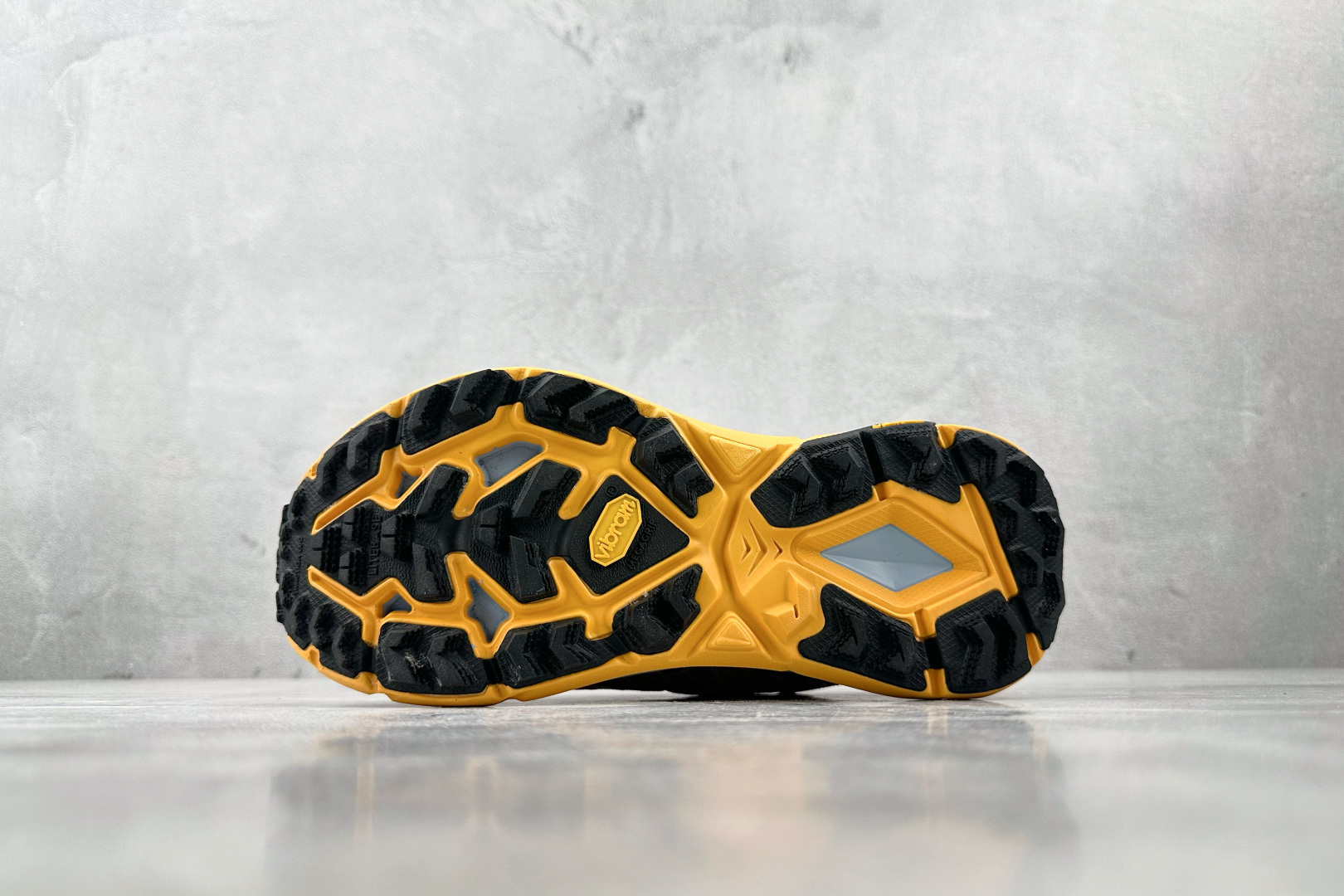 210 HOKA ONE ONE Mafate Speed 4 橙色 1129930-PBSSN