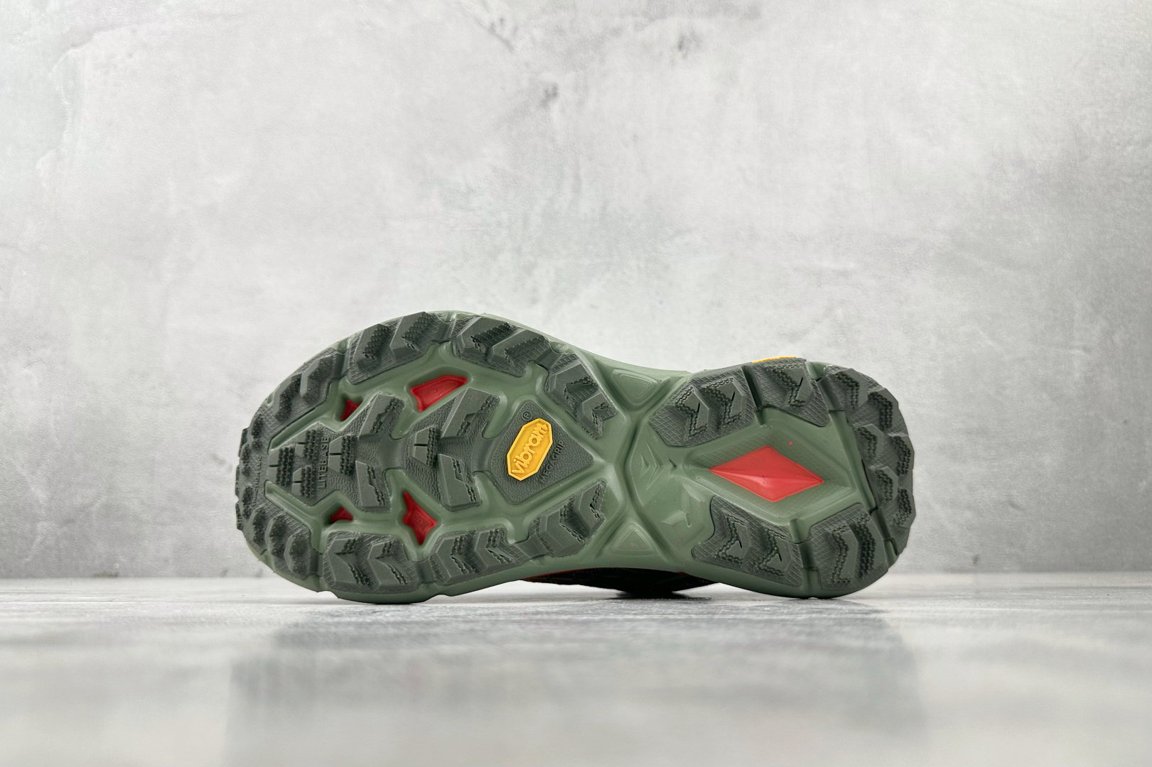 210 HOKA ONE ONE Mafate Speed 4 军绿 1129930-TFST-Chinese UA Cheap High Quatity Brand Clothes Bags handbags Sneakers wholesale wholesaler seller from China Factory suppliers Fashion Clothing Shoes best Quality Beautiful Price 210 HOKA ONE ONE Mafate Speed 4 军绿 1129930-TFST