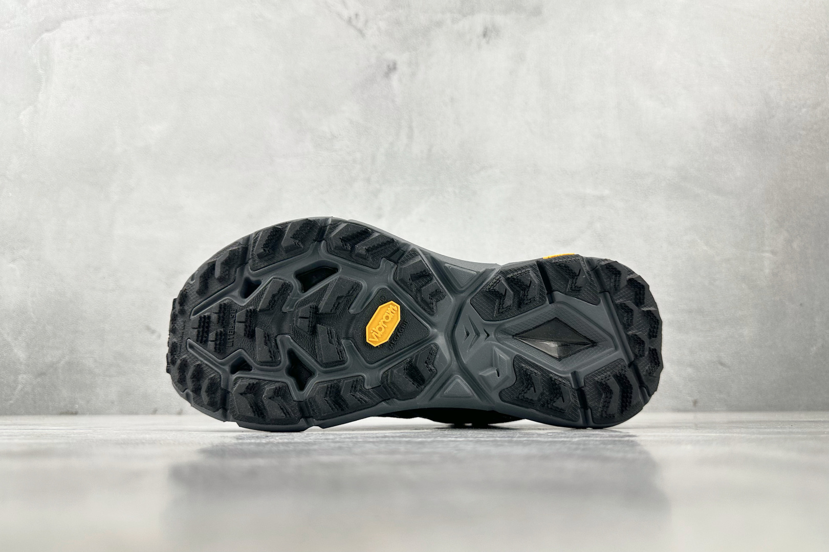 210 HOKA ONE ONE Mafate Speed 4 全黑 1129930-IFLN-Chinese  UA Cheap High Quatity Brand  Clothes Bags handbags Sneakers wholesale wholesaler seller from China Factory suppliers Fashion Clothing  Shoes best Quality Beautiful Price  210 HOKA ONE ONE Mafate Speed 4 全黑 1129930-IFLN