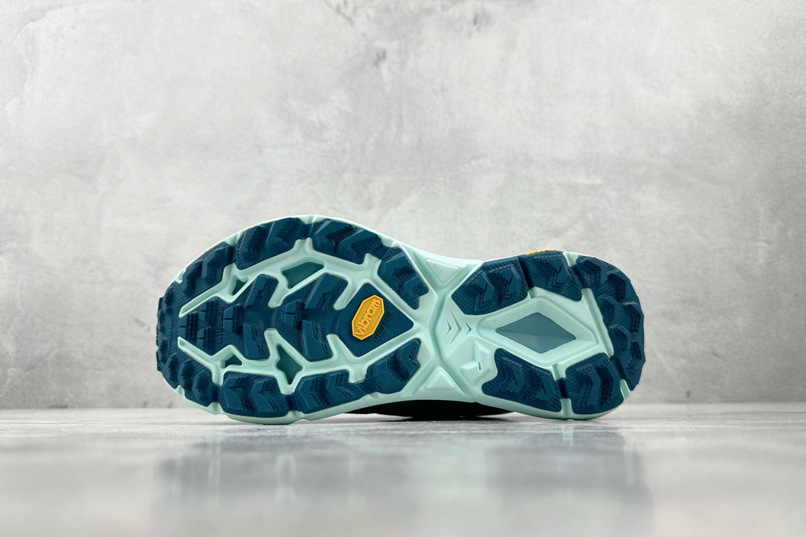 210 HOKA ONE ONE Mafate Speed 4 青柠色海雾蓝 1131056-LGOM-Chinese  UA Cheap High Quatity Brand  Clothes Bags handbags Sneakers wholesale wholesaler seller from China Factory suppliers Fashion Clothing  Shoes best Quality Beautiful Price  210 HOKA ONE ONE Mafate Speed 4 青柠色海雾蓝 1131056-LGOM