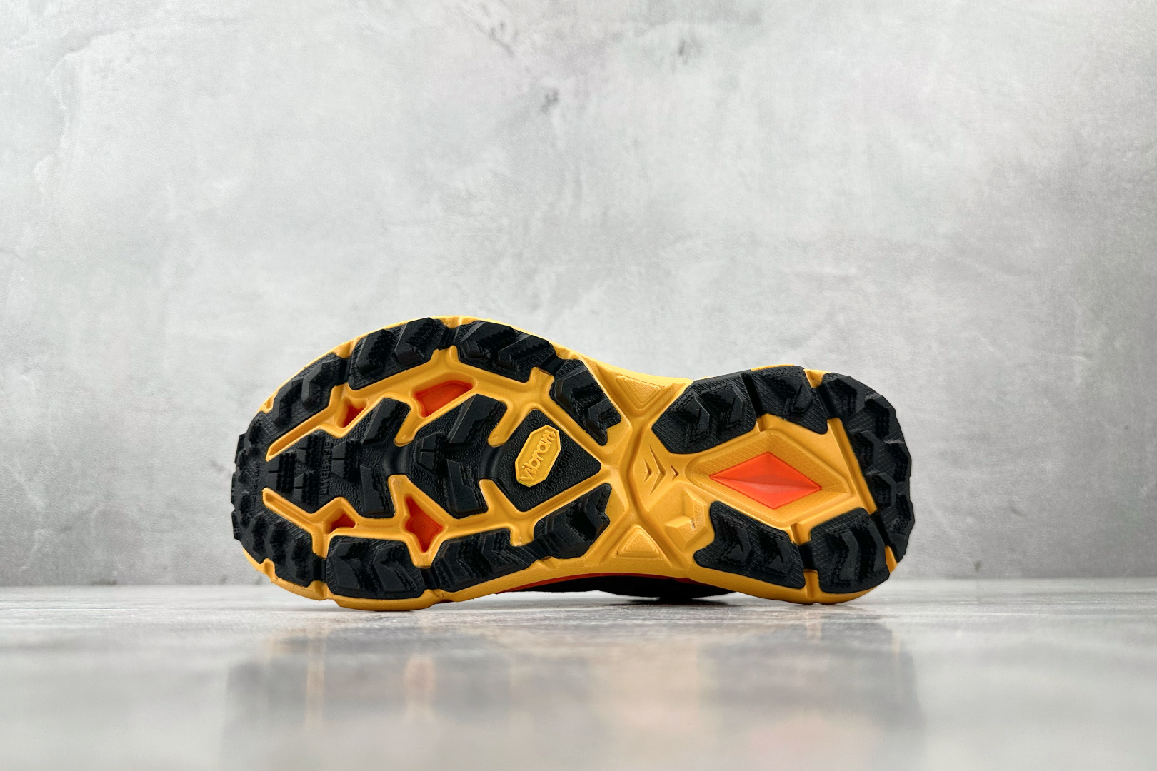 210 HOKA ONE ONE Mafate Speed 4 黑橙 1129930-CKBC-Chinese  UA Cheap High Quatity Brand  Clothes Bags handbags Sneakers wholesale wholesaler seller from China Factory suppliers Fashion Clothing  Shoes best Quality Beautiful Price  210 HOKA ONE ONE Mafate Speed 4 黑橙 1129930-CKBC