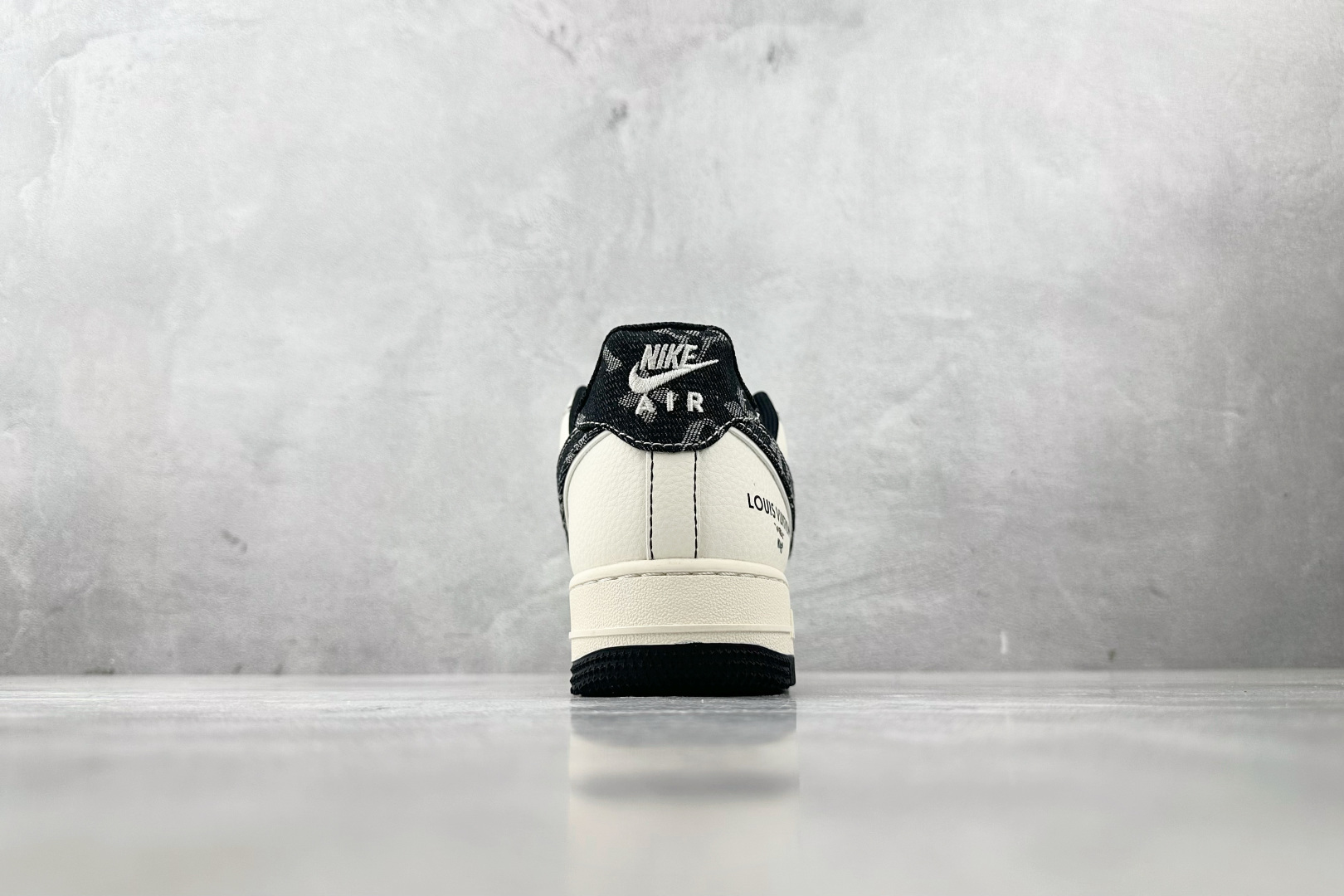 260 Nike Air Force 1'07 LV 联名 米白黑 YX5066-341-Chinese UA Cheap High Quatity Brand Clothes Bags handbags Sneakers wholesale wholesaler seller from China Factory suppliers Fashion Clothing Shoes best Quality Beautiful Price 260 Nike Air Force 1'07 LV 联名 米白黑 YX5066-341