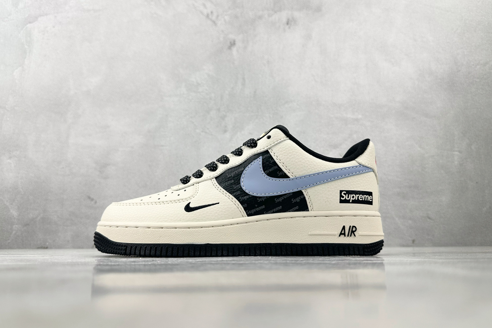 260 Nike Air Force 1'07 Supreme 联名 白黑蓝 ZH2598-311-Chinese  UA Cheap High Quatity Brand  Clothes Bags handbags Sneakers wholesale wholesaler seller from China Factory suppliers Fashion Clothing  Shoes best Quality Beautiful Price  260 Nike Air Force 1'07 Supreme 联名 白黑蓝 ZH2598-311