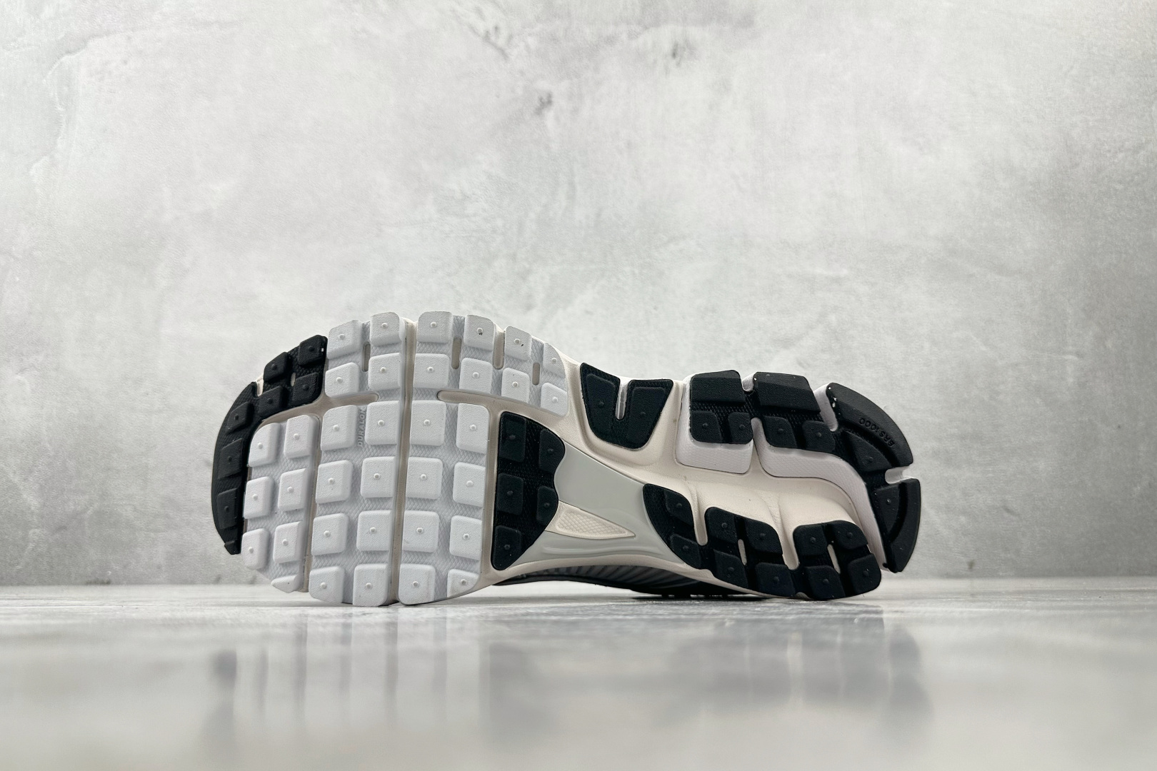 220 Nike Air Zoom Vomero 5 Vast Grey 灰 BV1358-001-Chinese  UA Cheap High Quatity Brand  Clothes Bags handbags Sneakers wholesale wholesaler seller from China Factory suppliers Fashion Clothing  Shoes best Quality Beautiful Price  220 Nike Air Zoom Vomero 5 Vast Grey 灰 BV1358-001