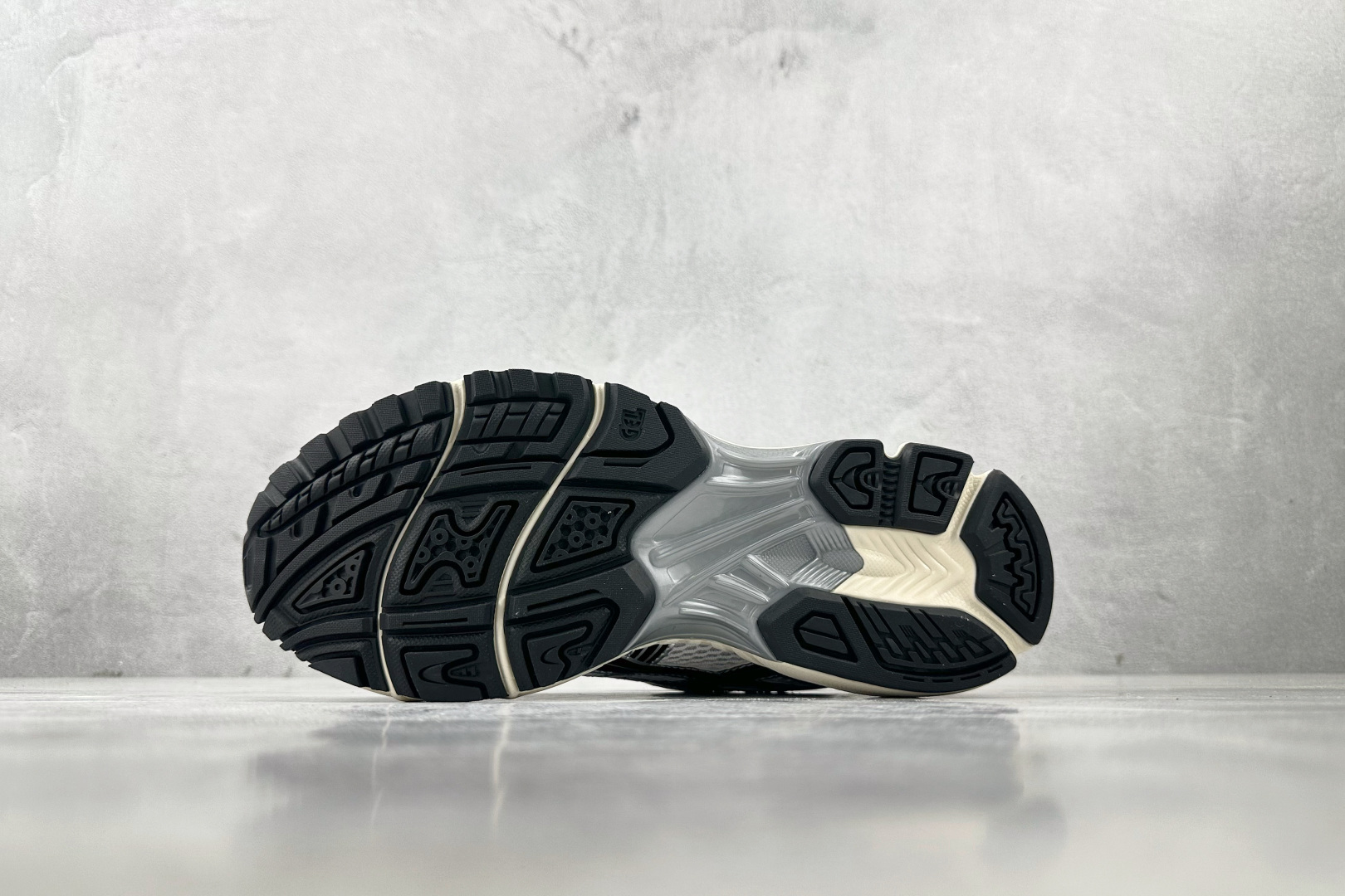 230 外贸批次 jjjjound ×Asics Gel-Kahana 14 银黑 1201A457-101