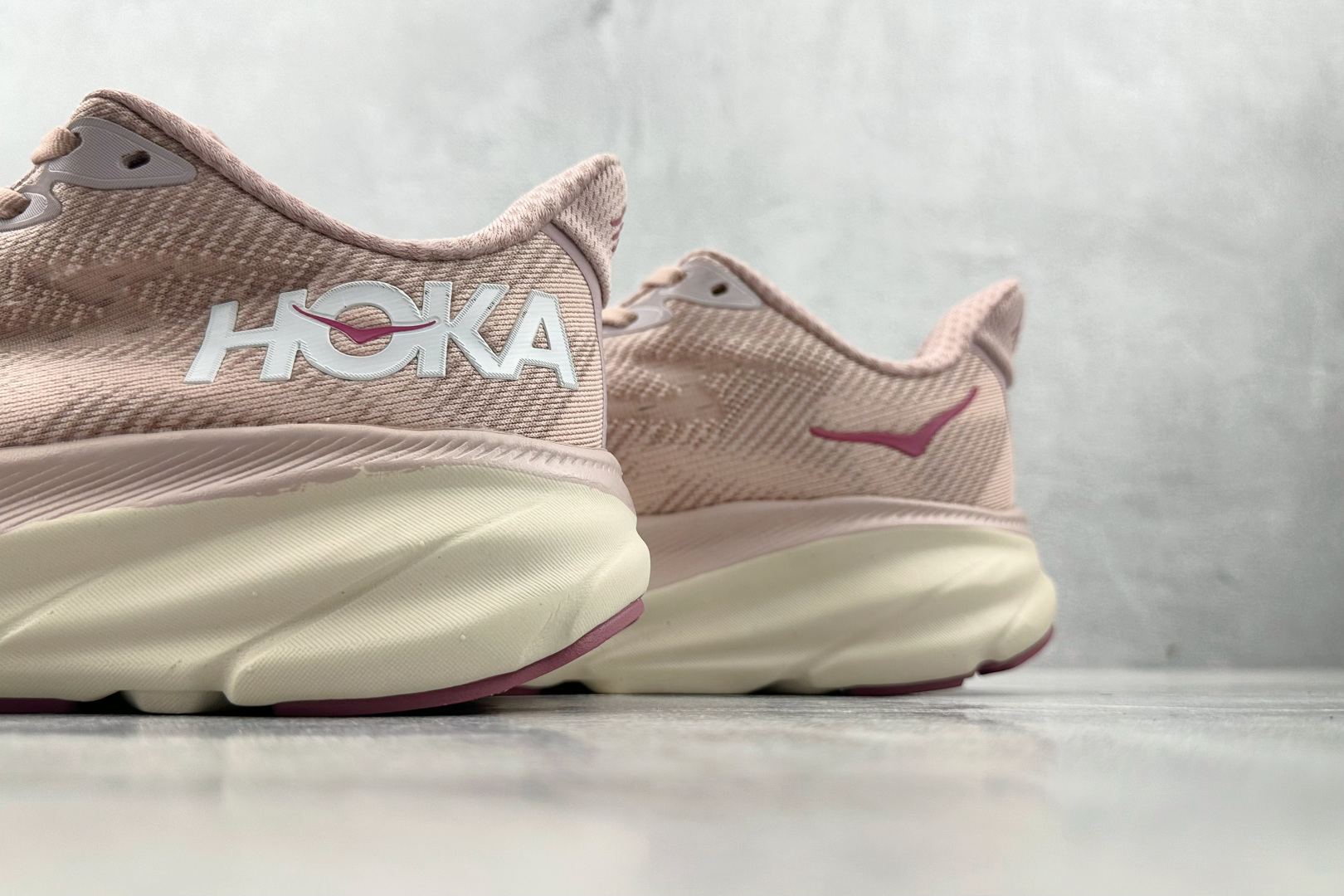 170 HOKA ONE ONE Clifton 9 粉色 1127896-PMPW-Chinese UA Cheap High Quatity Brand Clothes Bags handbags Sneakers wholesale wholesaler seller from China Factory suppliers Fashion Clothing Shoes best Quality Beautiful Price 170 HOKA ONE ONE Clifton 9 粉色 1127896-PMPW