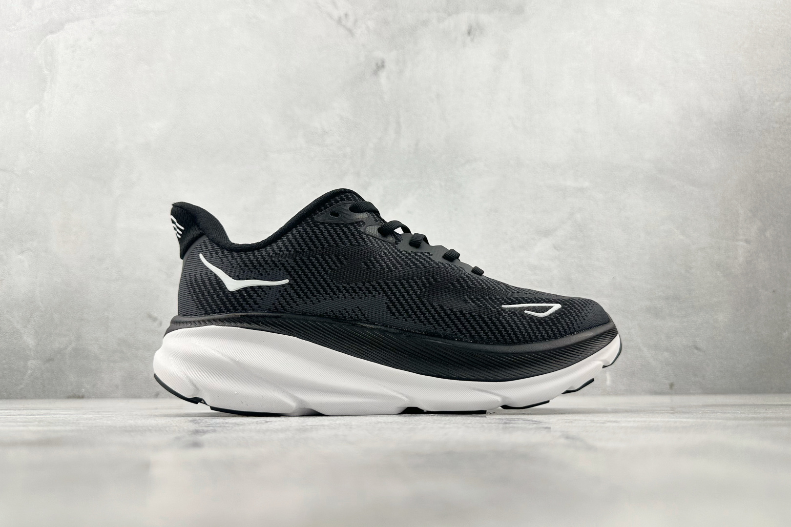 170 HOKA ONE ONE Clifton 9 黑白 1132210-BWHT-Chinese UA Cheap High Quatity Brand Clothes Bags handbags Sneakers wholesale wholesaler seller from China Factory suppliers Fashion Clothing Shoes best Quality Beautiful Price 170 HOKA ONE ONE Clifton 9 黑白 1132210-BWHT