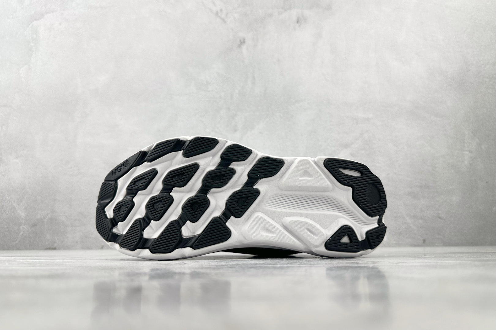 170 HOKA ONE ONE Clifton 9 黑白 1132210-BWHT-Chinese UA Cheap High Quatity Brand Clothes Bags handbags Sneakers wholesale wholesaler seller from China Factory suppliers Fashion Clothing Shoes best Quality Beautiful Price 170 HOKA ONE ONE Clifton 9 黑白 1132210-BWHT