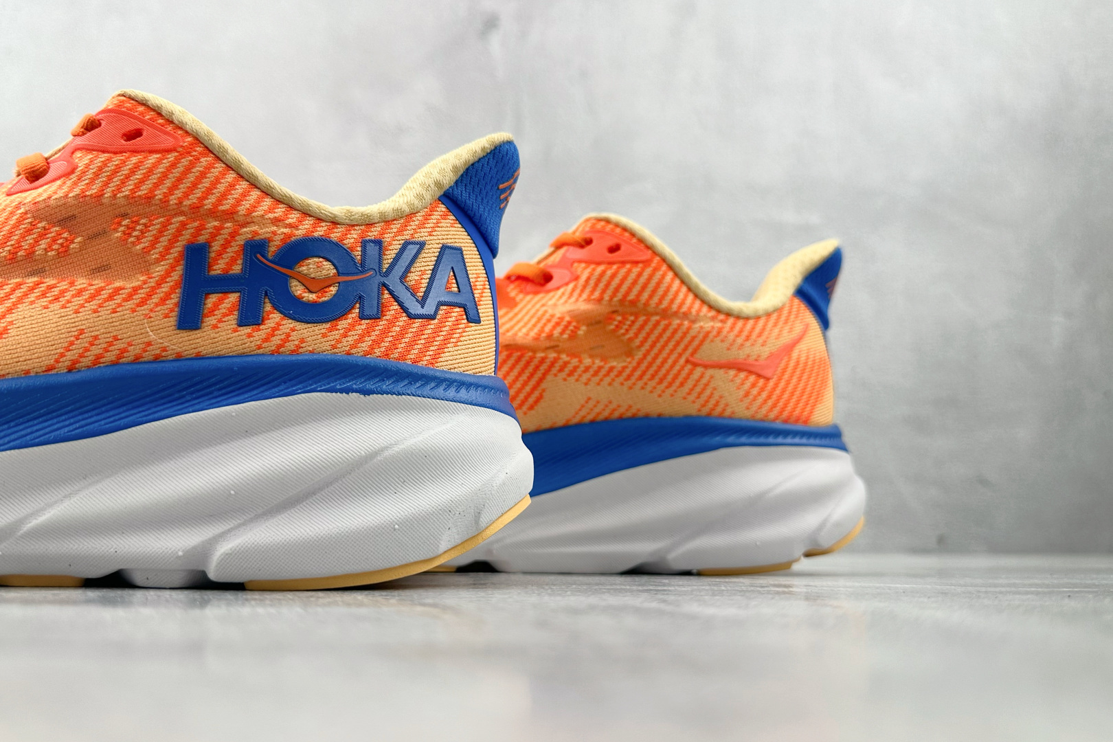170 HOKA ONE ONE Clifton 9 橘色 1132210-VOIM