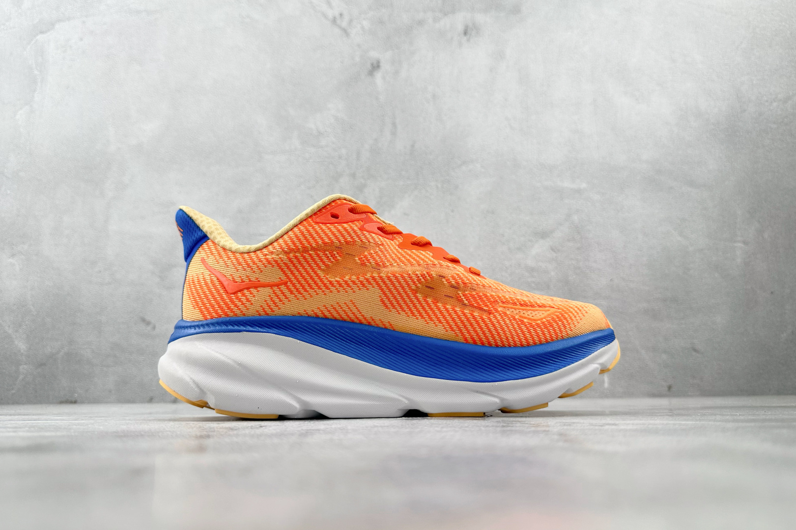 170 HOKA ONE ONE Clifton 9 橘色 1132210-VOIM