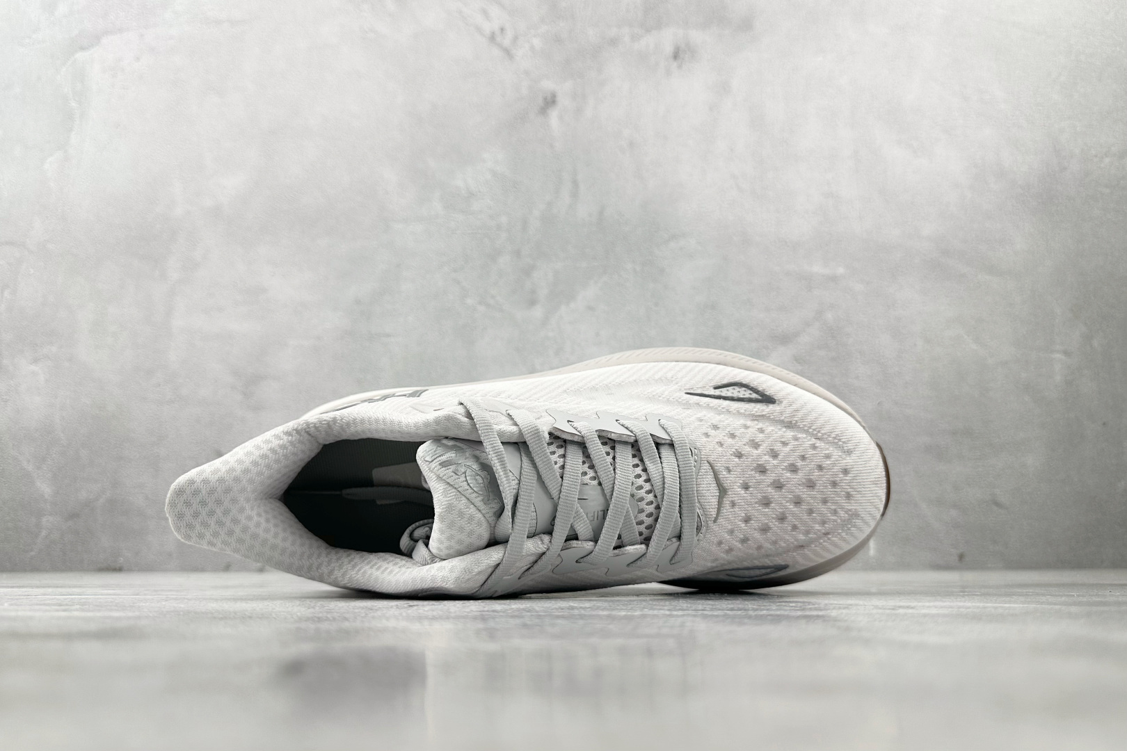 170 HOKA ONE ONE Clifton 9 灰白 1127896-NCWT-Chinese  UA Cheap High Quatity Brand  Clothes Bags handbags Sneakers wholesale wholesaler seller from China Factory suppliers Fashion Clothing  Shoes best Quality Beautiful Price  170 HOKA ONE ONE Clifton 9 灰白 1127896-NCWT