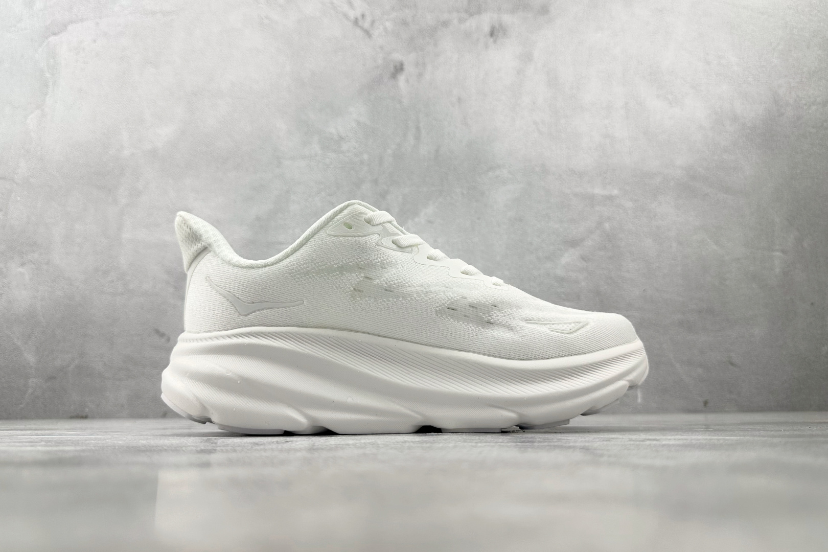 170 HOKA ONE ONE Clifton 9 白色 1127895-WWH-Chinese UA Cheap High Quatity Brand Clothes Bags handbags Sneakers wholesale wholesaler seller from China Factory suppliers Fashion Clothing Shoes best Quality Beautiful Price 170 HOKA ONE ONE Clifton 9 白色 1127895-WWH