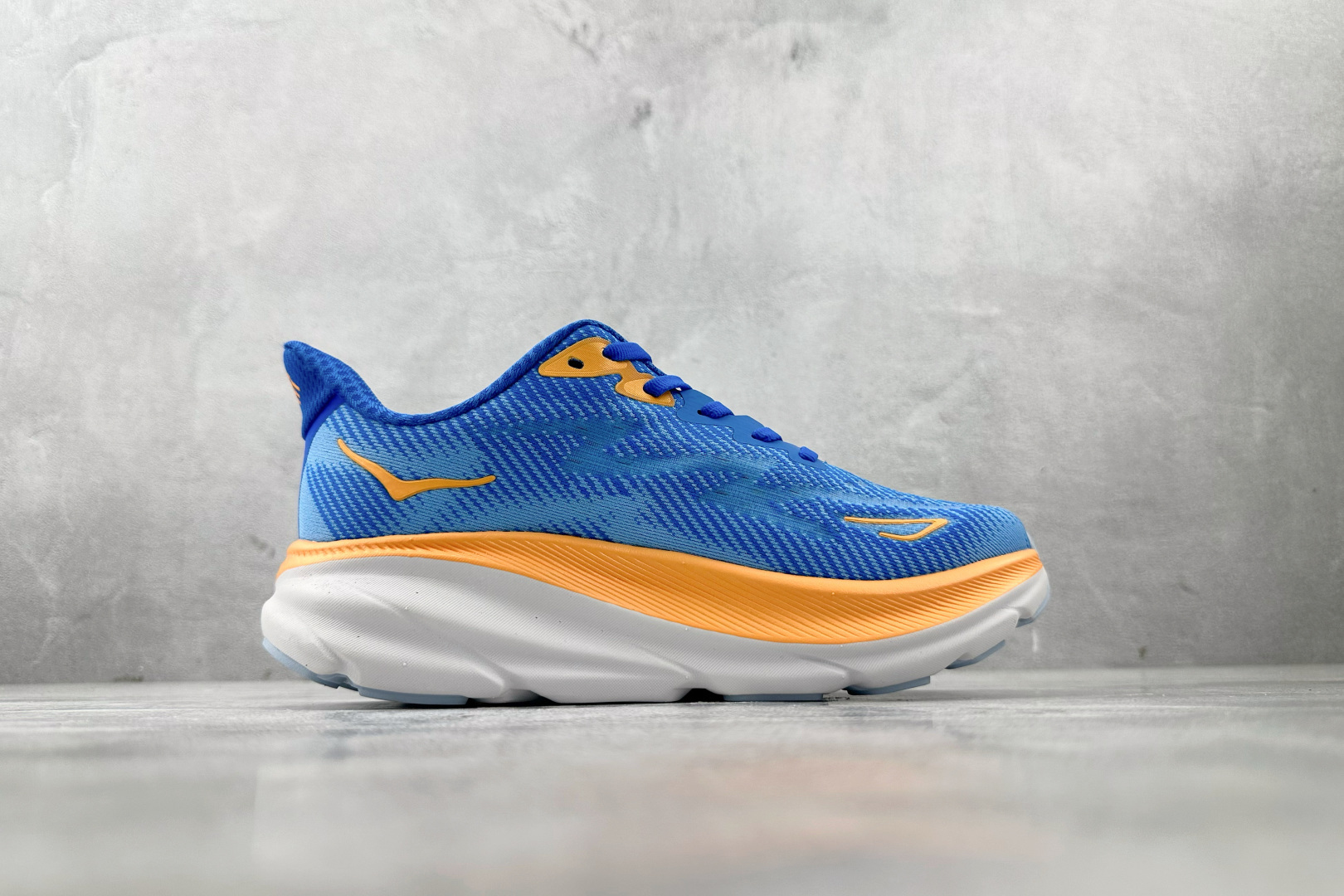 170 HOKA ONE ONE Clifton 9 蓝橙 1127895-CSAA-Chinese UA Cheap High Quatity Brand Clothes Bags handbags Sneakers wholesale wholesaler seller from China Factory suppliers Fashion Clothing Shoes best Quality Beautiful Price 170 HOKA ONE ONE Clifton 9 蓝橙 1127895-CSAA