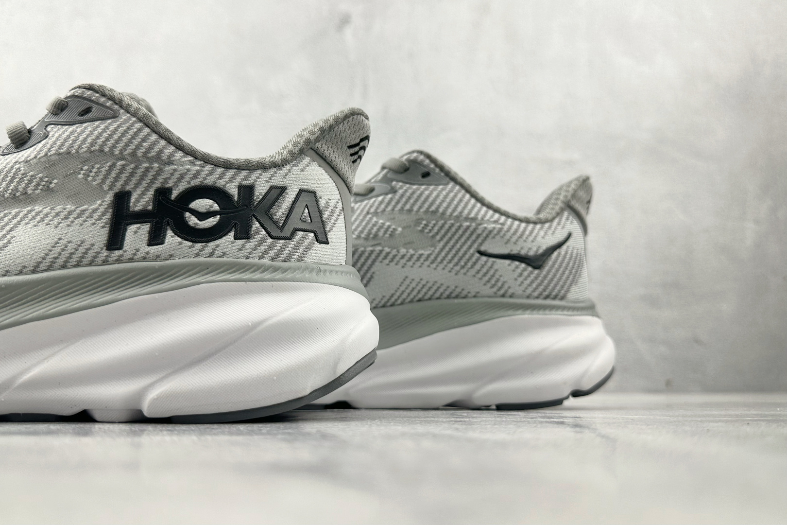 170 HOKA ONE ONE Clifton 9 灰色 1127895-HMBC-Chinese UA Cheap High Quatity Brand Clothes Bags handbags Sneakers wholesale wholesaler seller from China Factory suppliers Fashion Clothing Shoes best Quality Beautiful Price 170 HOKA ONE ONE Clifton 9 灰色 1127895-HMBC
