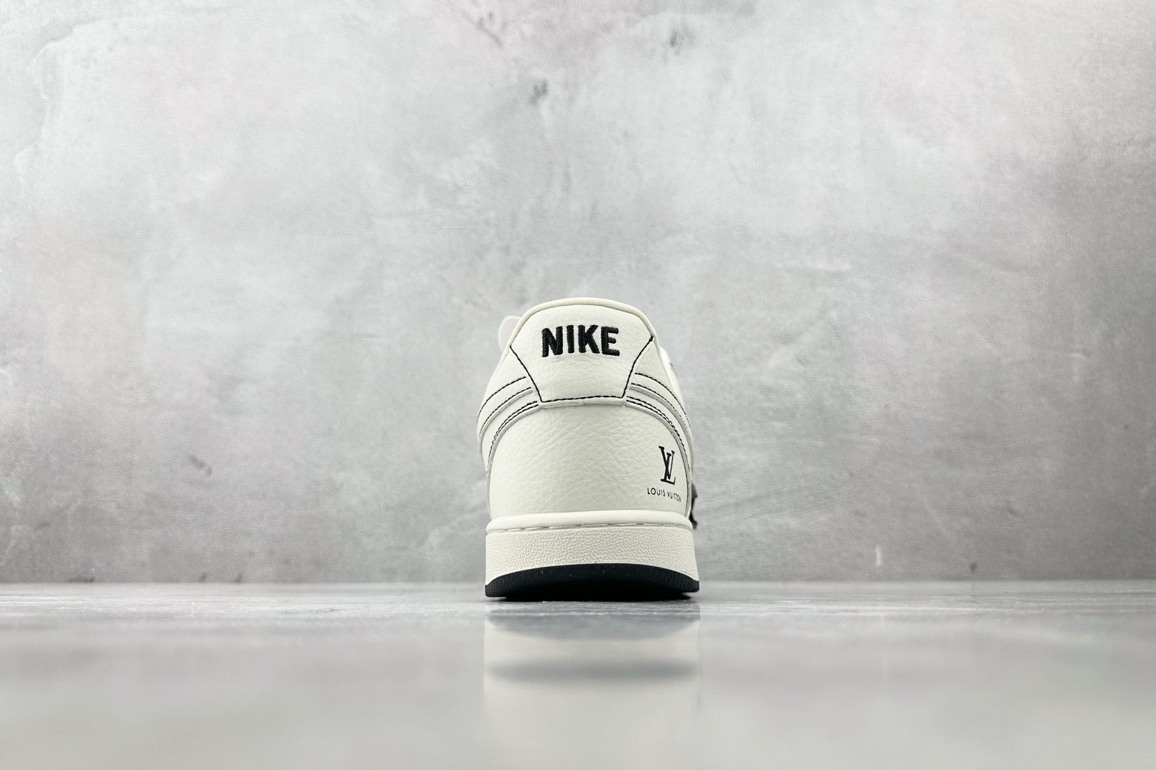 260 Nike Air Force 1'07 LV 联名 米白黑 CS5288-016