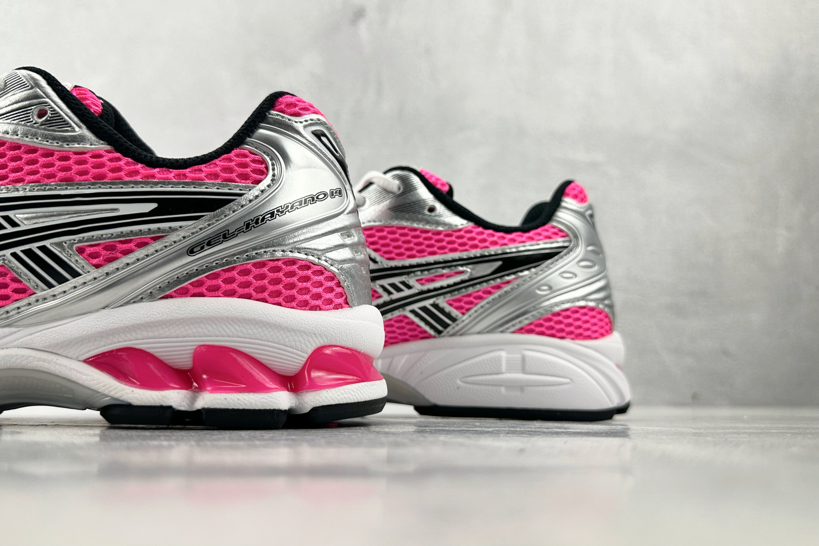 PB 本地
外贸批次 Asics Gel-Kahana 14银粉黑

货号：1201A019-700
尺