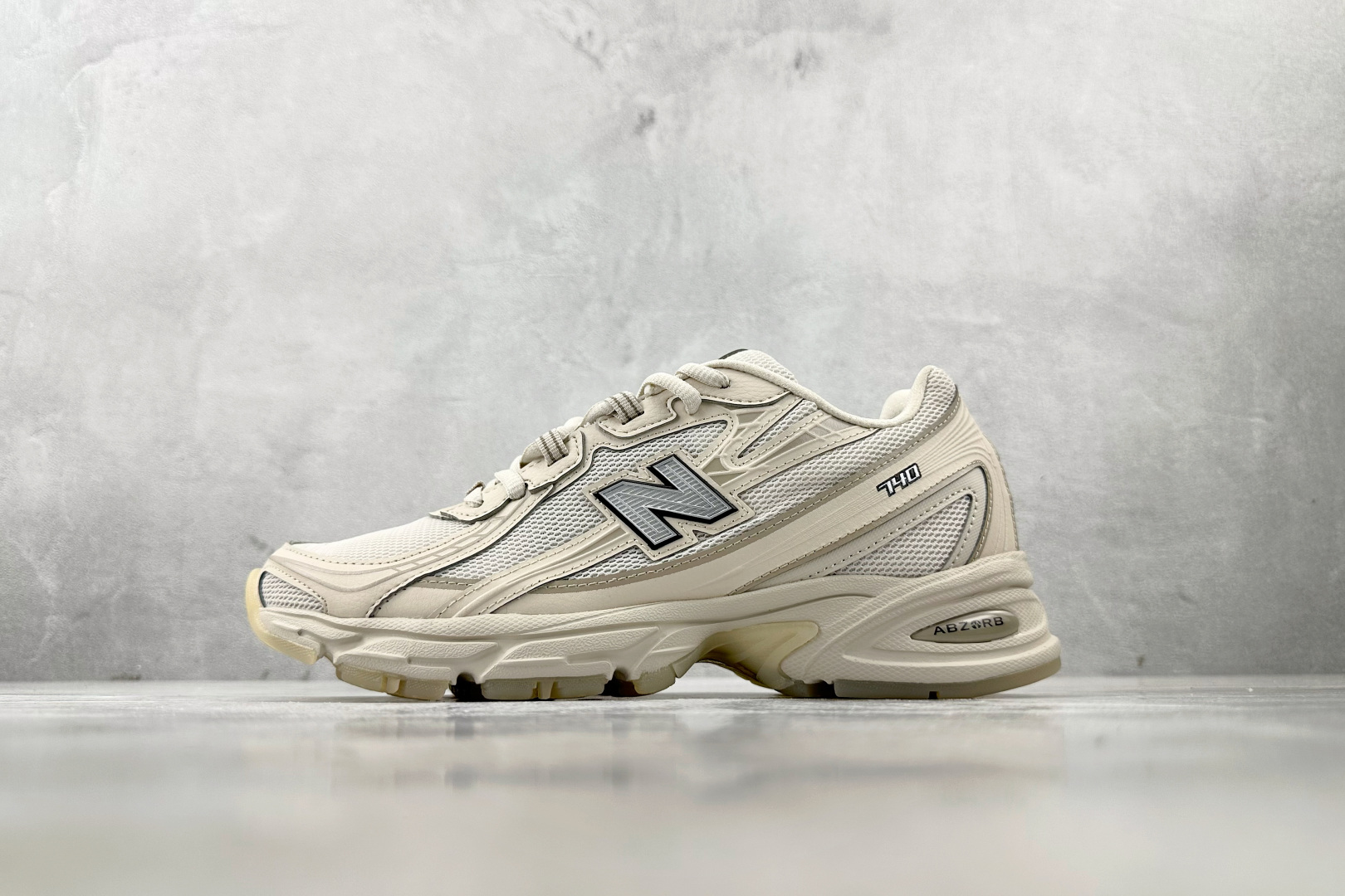 K13 
New Balance NB 740 CNY “Year Of TheSnake”米色

货号