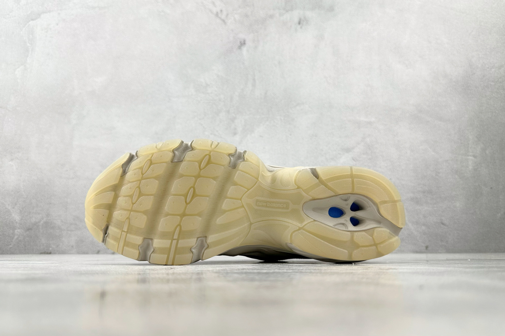 K13 
New Balance NB 740 CNY “Year Of TheSnake”米色

货号
