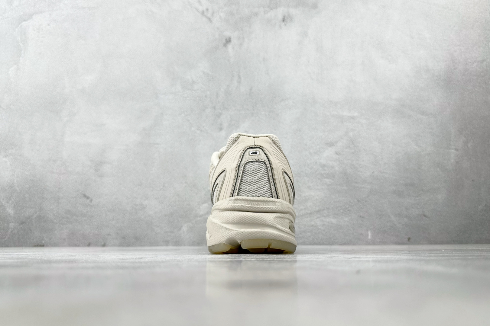 K13 
New Balance NB 740 CNY “Year Of TheSnake”米色

货号