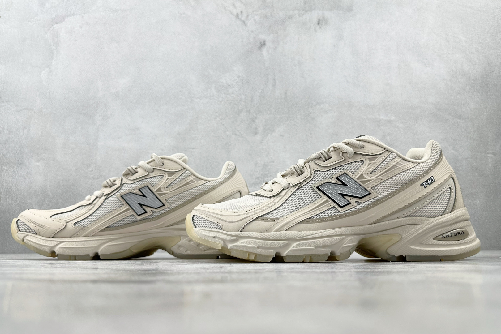 K13 
New Balance NB 740 CNY “Year Of TheSnake”米色

货号