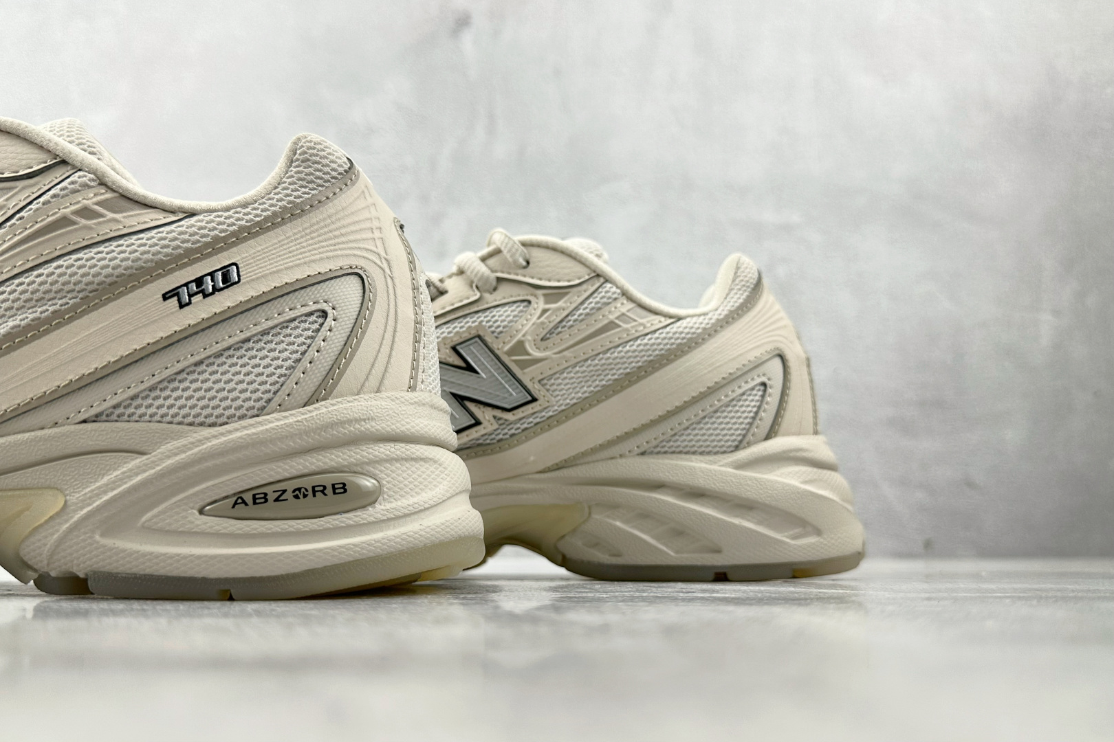 K13 
New Balance NB 740 CNY “Year Of TheSnake”米色

货号