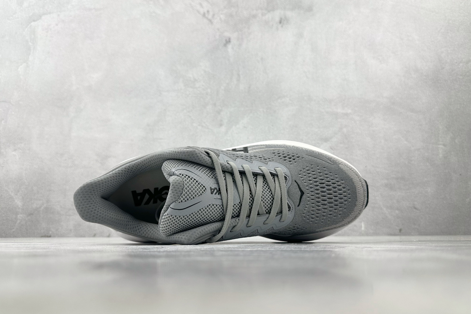 220 HOKA ONE ONE Bondi 9 ”Galactic Grey/Stellar Grey”灰色 1162011-GCTC