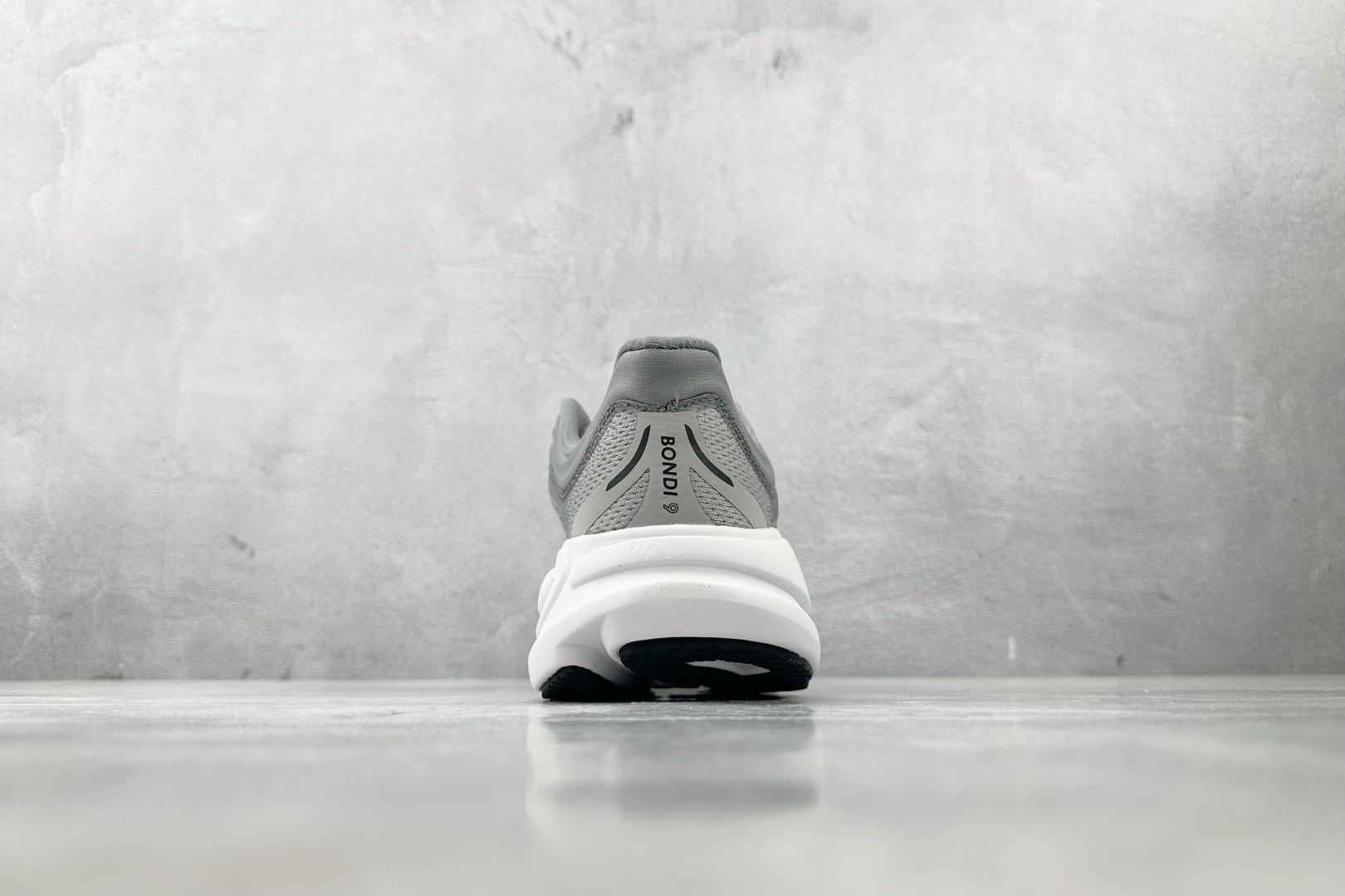 220 HOKA ONE ONE Bondi 9 ”Galactic Grey/Stellar Grey”灰色 1162011-GCTC