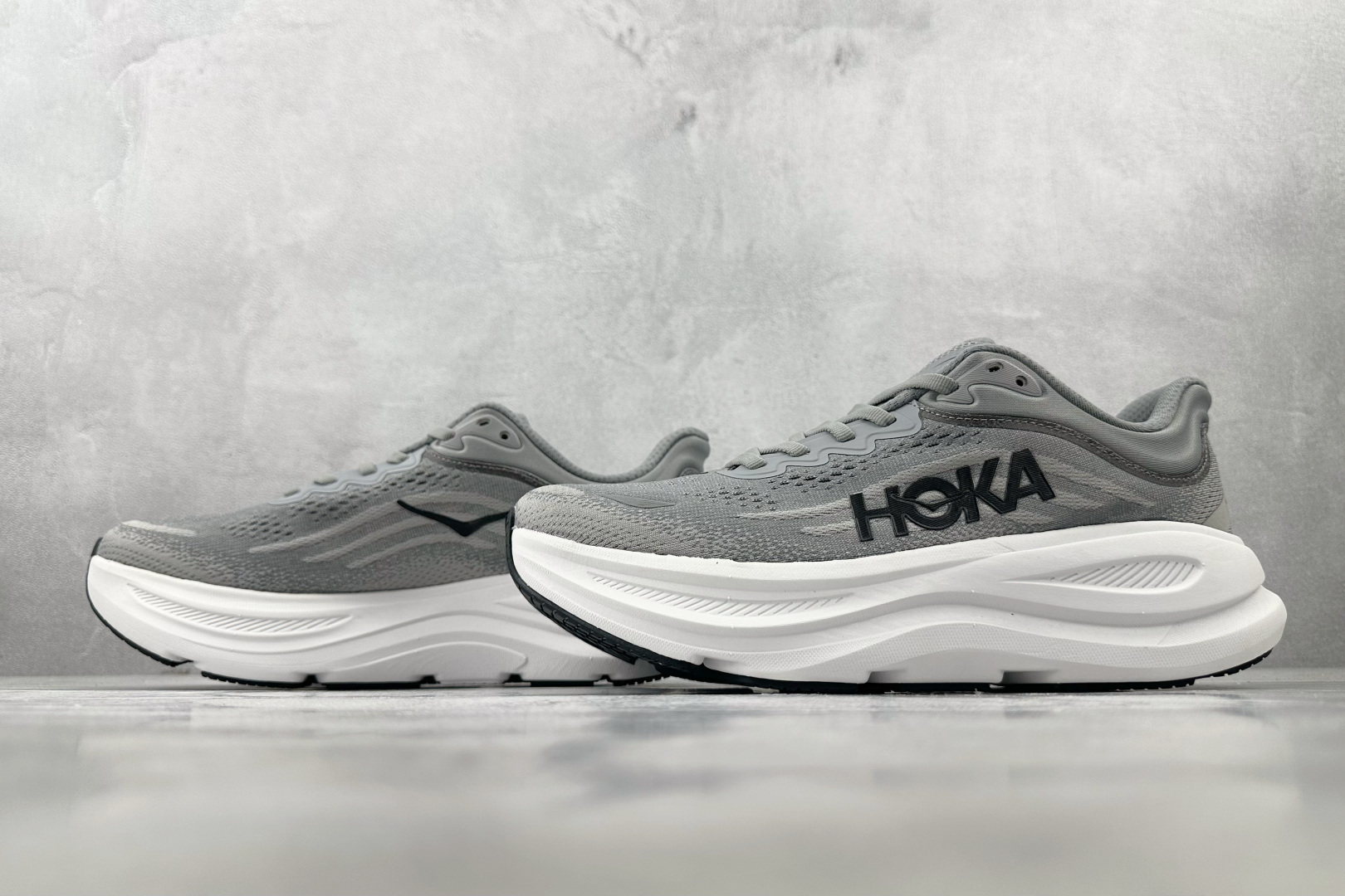 220 HOKA ONE ONE Bondi 9 ”Galactic Grey/Stellar Grey”灰色 1162011-GCTC