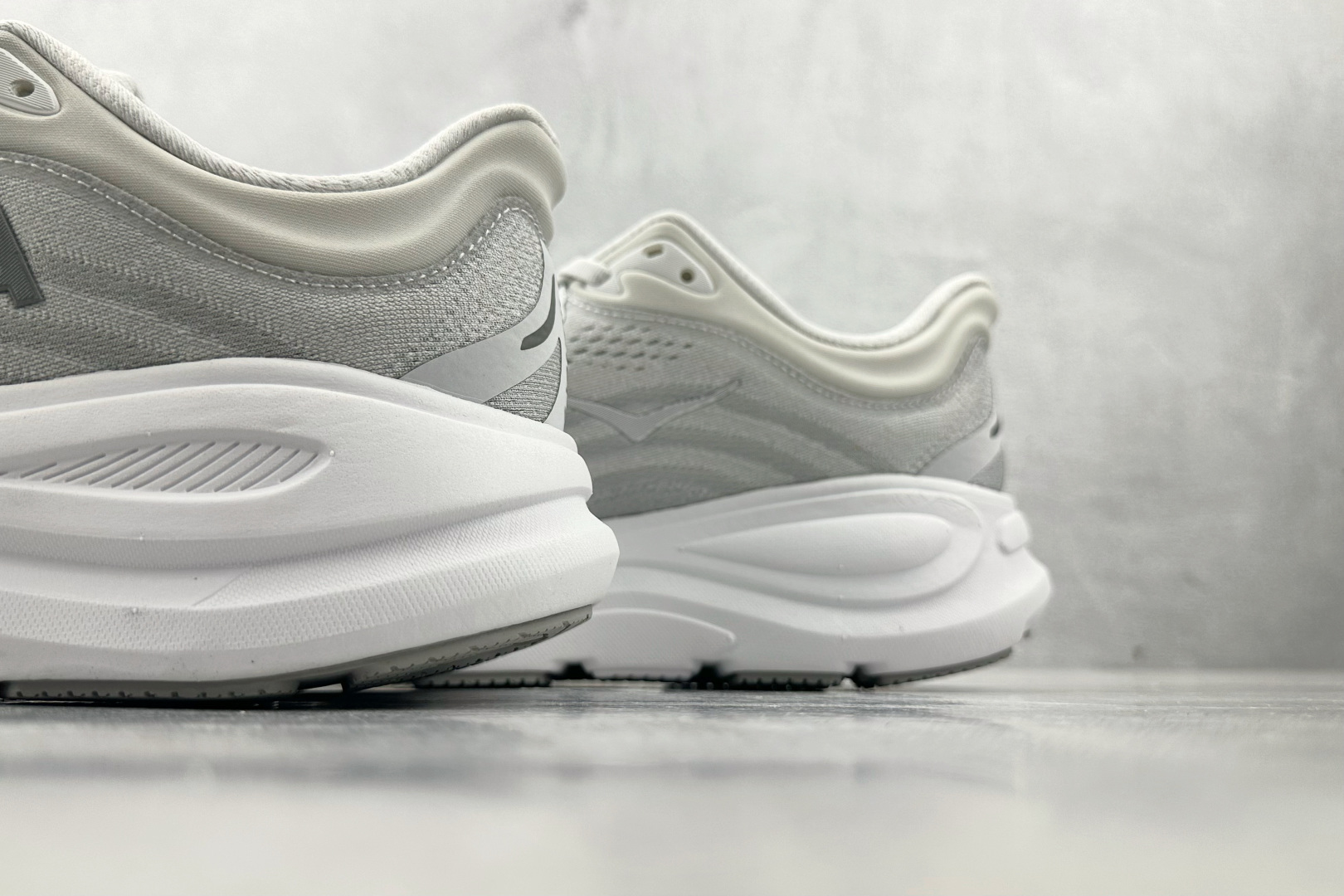 220 HOKA ONE ONE Bondi 9 星尘银 1162012-SDST