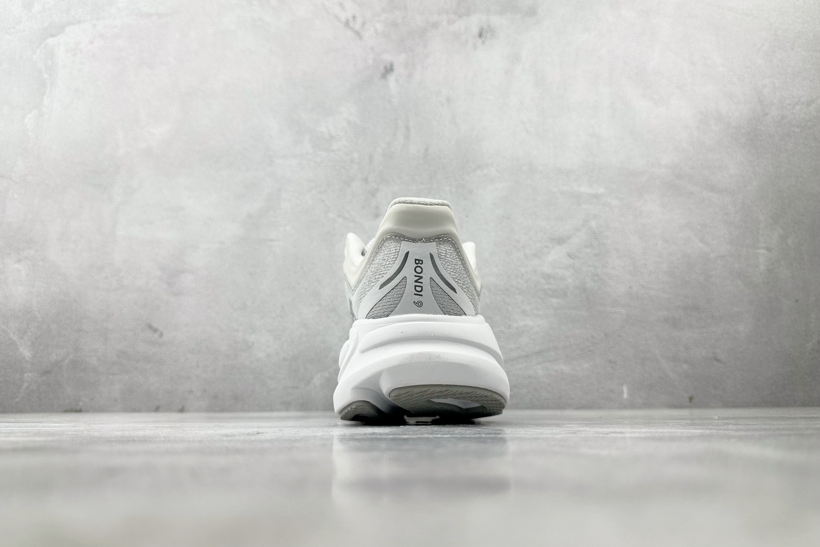 220 HOKA ONE ONE Bondi 9 星尘银 1162012-SDST