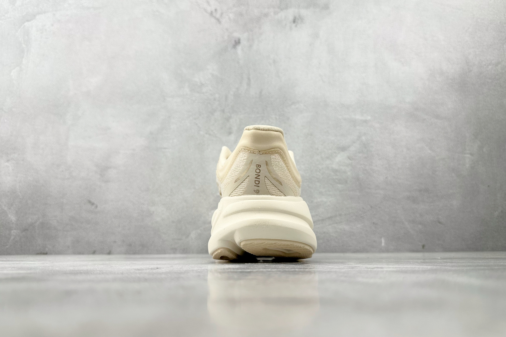 220 HOKA ONE ONE Bondi 9 米色 1162012-VCH-Chinese UA Cheap High Quatity Brand Clothes Bags handbags Sneakers wholesale wholesaler seller from China Factory suppliers Fashion Clothing Shoes best Quality Beautiful Price 220 HOKA ONE ONE Bondi 9 米色 1162012-VCH