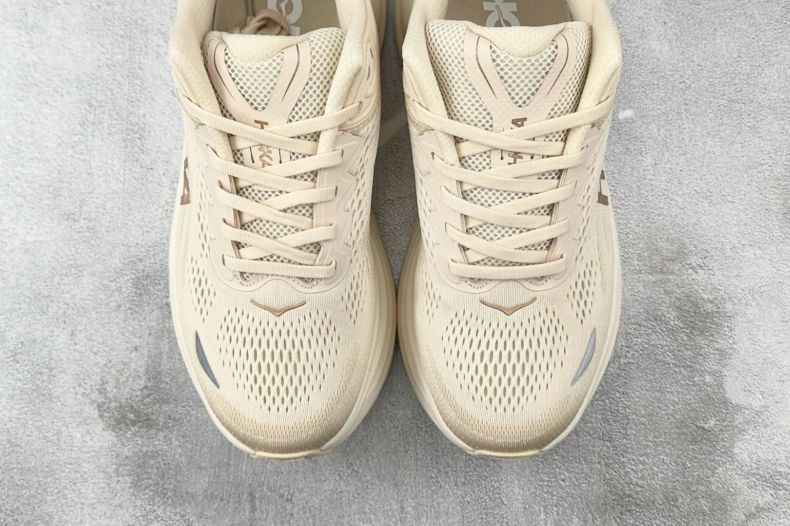 220 HOKA ONE ONE Bondi 9 米色 1162012-VCH-Chinese UA Cheap High Quatity Brand Clothes Bags handbags Sneakers wholesale wholesaler seller from China Factory suppliers Fashion Clothing Shoes best Quality Beautiful Price 220 HOKA ONE ONE Bondi 9 米色 1162012-VCH