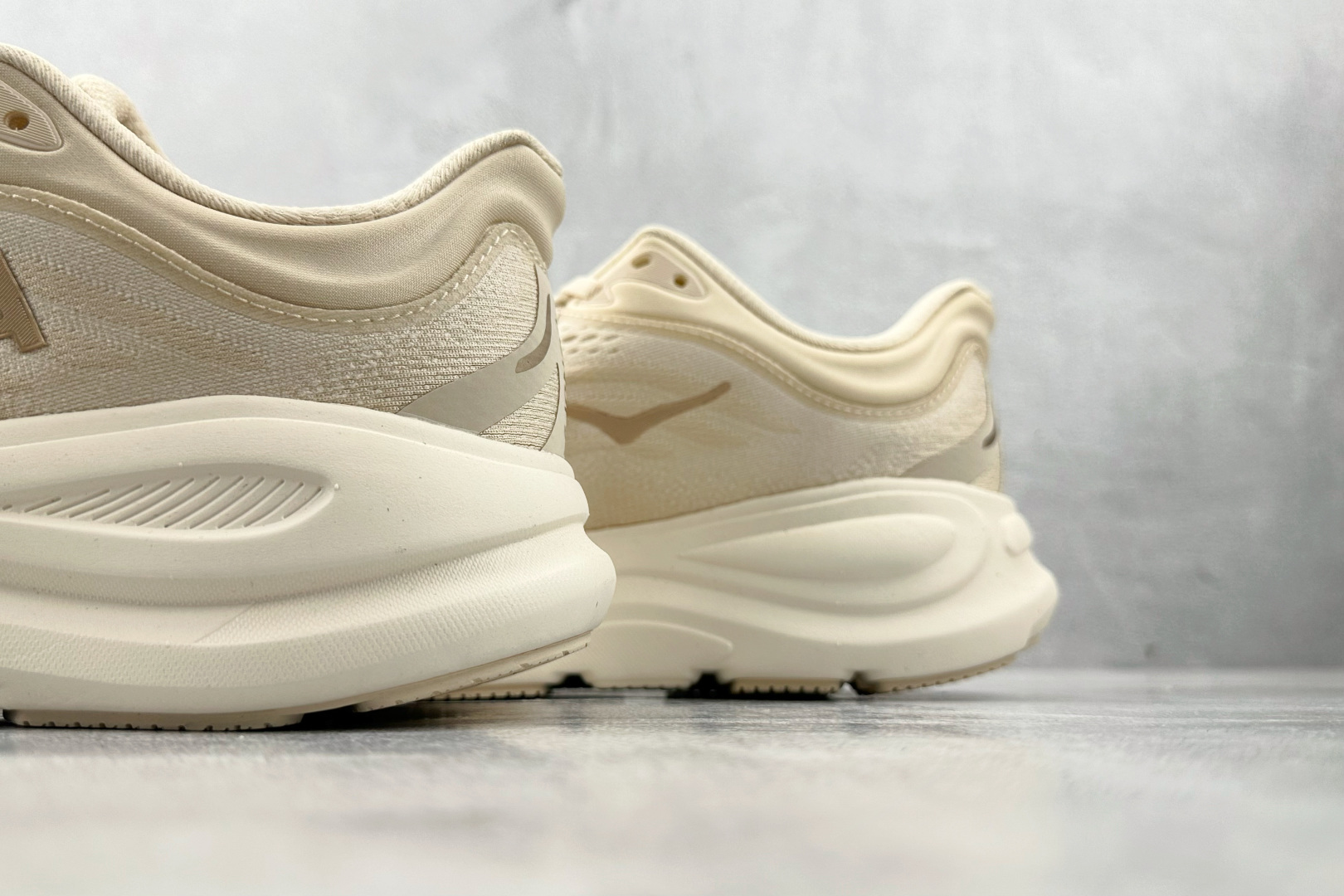 220 HOKA ONE ONE Bondi 9 米色 1162012-VCH-Chinese UA Cheap High Quatity Brand Clothes Bags handbags Sneakers wholesale wholesaler seller from China Factory suppliers Fashion Clothing Shoes best Quality Beautiful Price 220 HOKA ONE ONE Bondi 9 米色 1162012-VCH