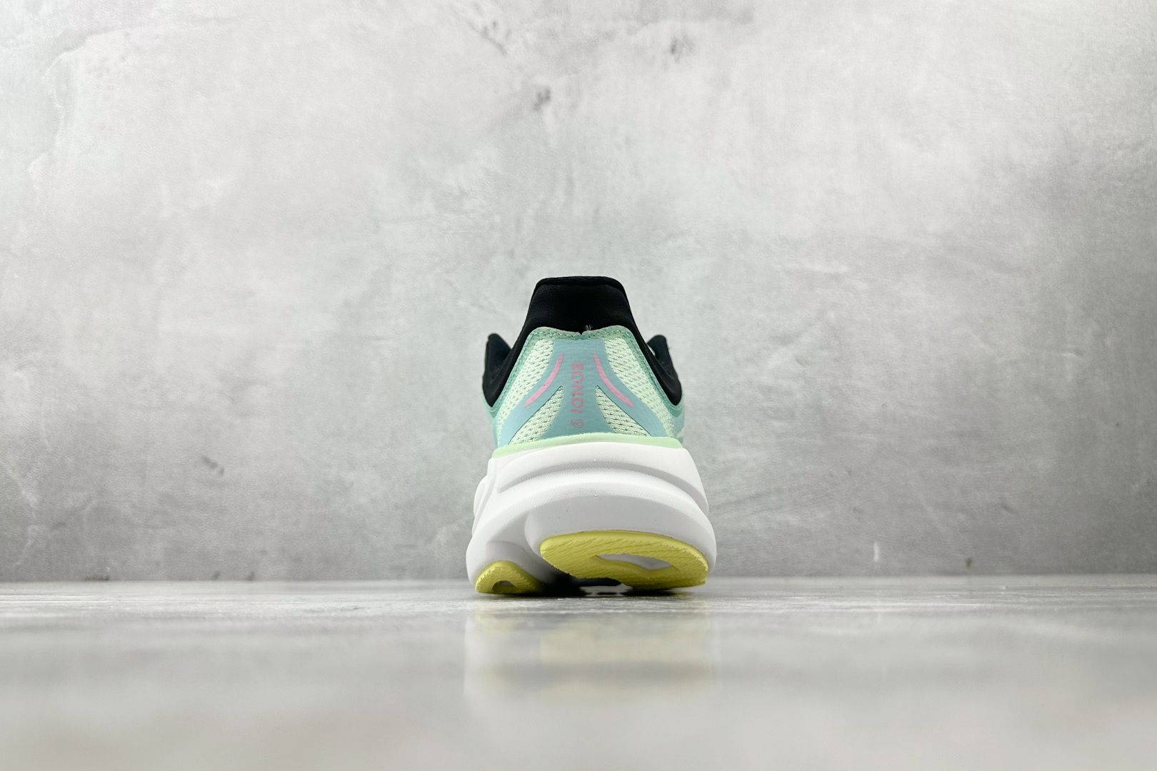 220 HOKA ONE ONE Bondi 9 蓝色薄荷绿 1162012-BTF-Chinese UA Cheap High Quatity Brand Clothes Bags handbags Sneakers wholesale wholesaler seller from China Factory suppliers Fashion Clothing Shoes best Quality Beautiful Price 220 HOKA ONE ONE Bondi 9 蓝色薄荷绿 1162012-BTF