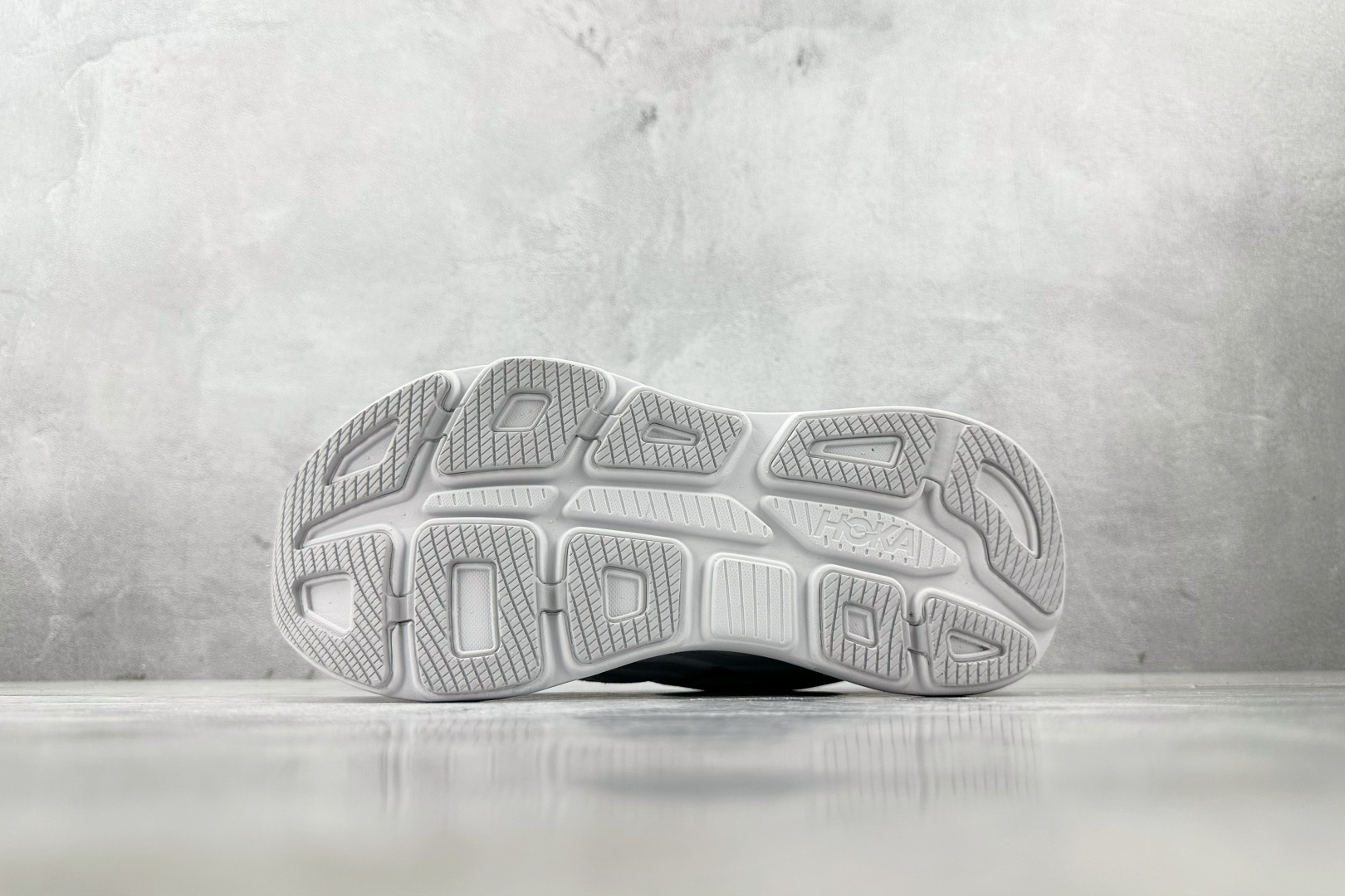 220 HOKA ONE ONE Bondi 9 灰色 1162014-CYWH-Chinese UA Cheap High Quatity Brand Clothes Bags handbags Sneakers wholesale wholesaler seller from China Factory suppliers Fashion Clothing Shoes best Quality Beautiful Price 220 HOKA ONE ONE Bondi 9 灰色 1162014-CYWH