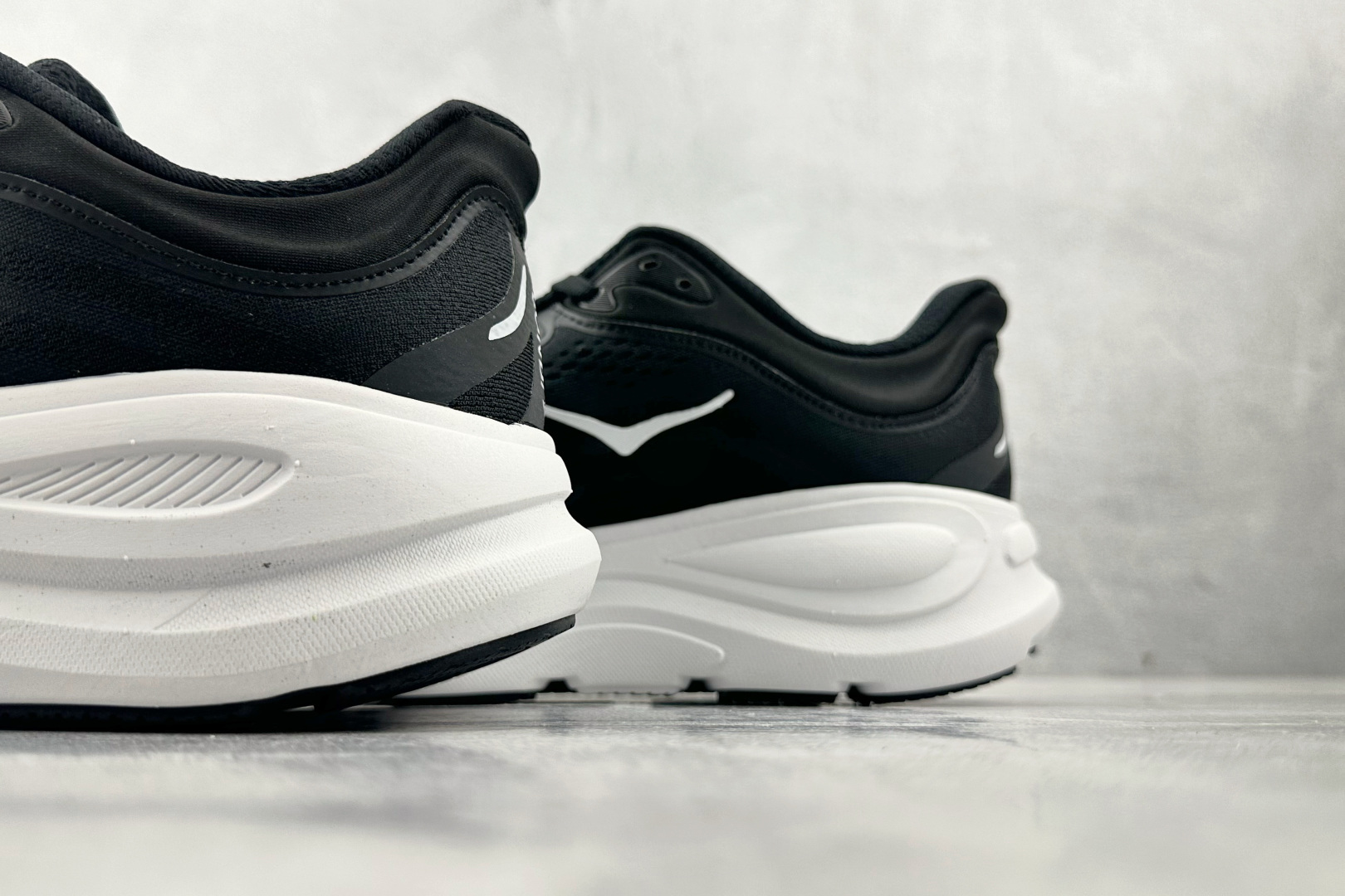 220 HOKA ONE ONE Bondi 9 黑色 1162011-BWHT-Chinese UA Cheap High Quatity Brand Clothes Bags handbags Sneakers wholesale wholesaler seller from China Factory suppliers Fashion Clothing Shoes best Quality Beautiful Price 220 HOKA ONE ONE Bondi 9 黑色 1162011-BWHT