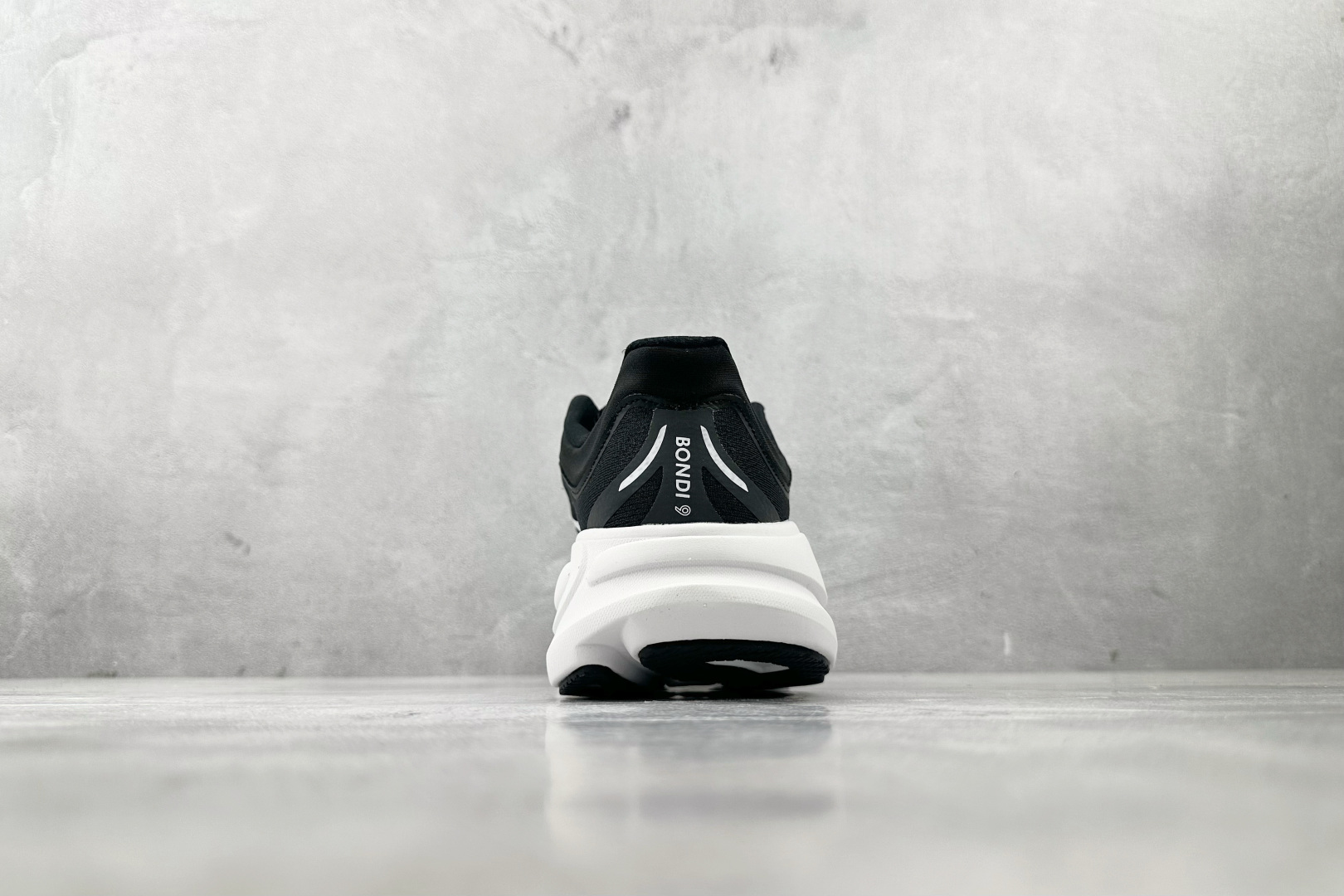 220 HOKA ONE ONE Bondi 9 黑色 1162011-BWHT-Chinese UA Cheap High Quatity Brand Clothes Bags handbags Sneakers wholesale wholesaler seller from China Factory suppliers Fashion Clothing Shoes best Quality Beautiful Price 220 HOKA ONE ONE Bondi 9 黑色 1162011-BWHT