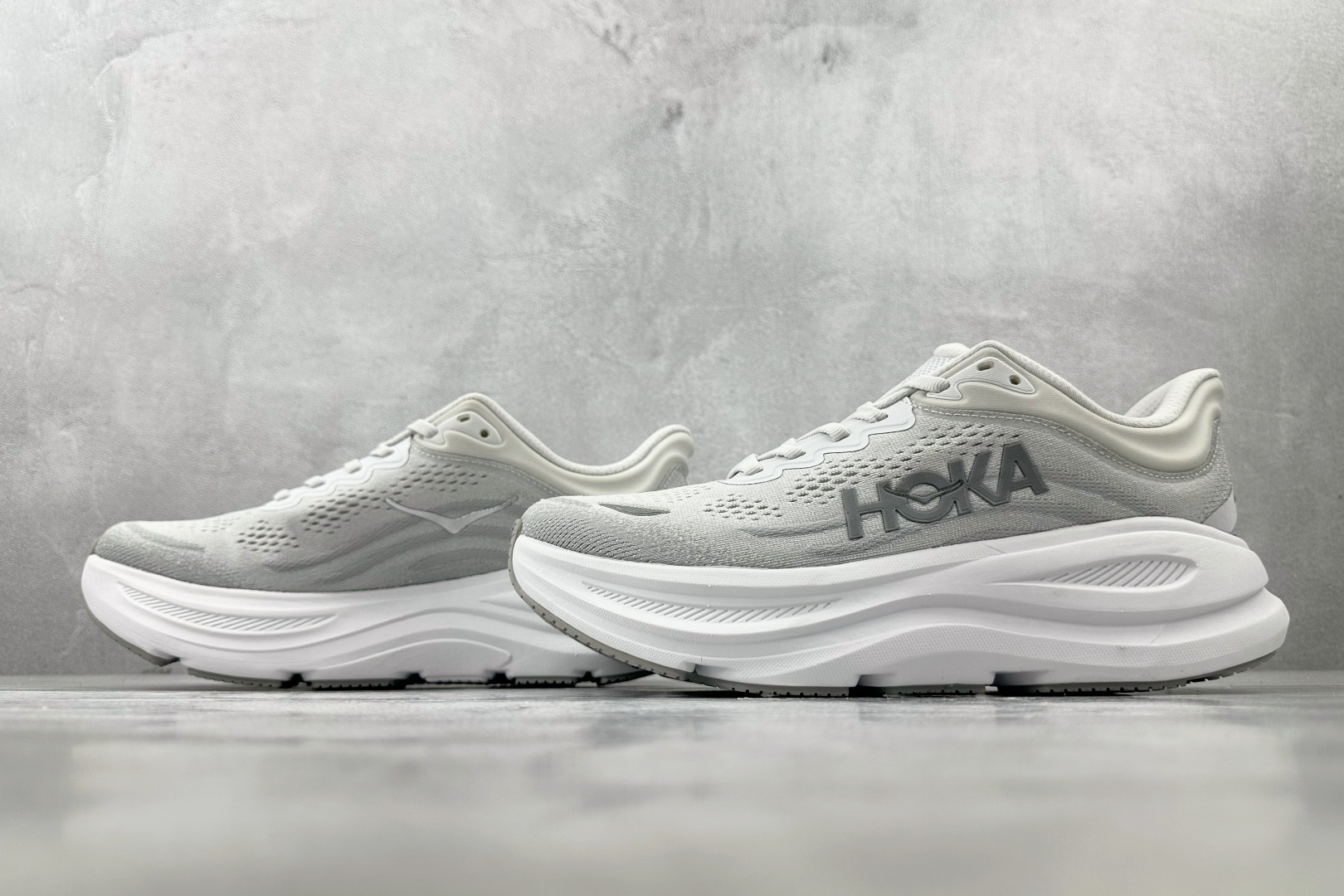 220 HOKA ONE ONE Bondi 9 白银色 1162012-SDSTS