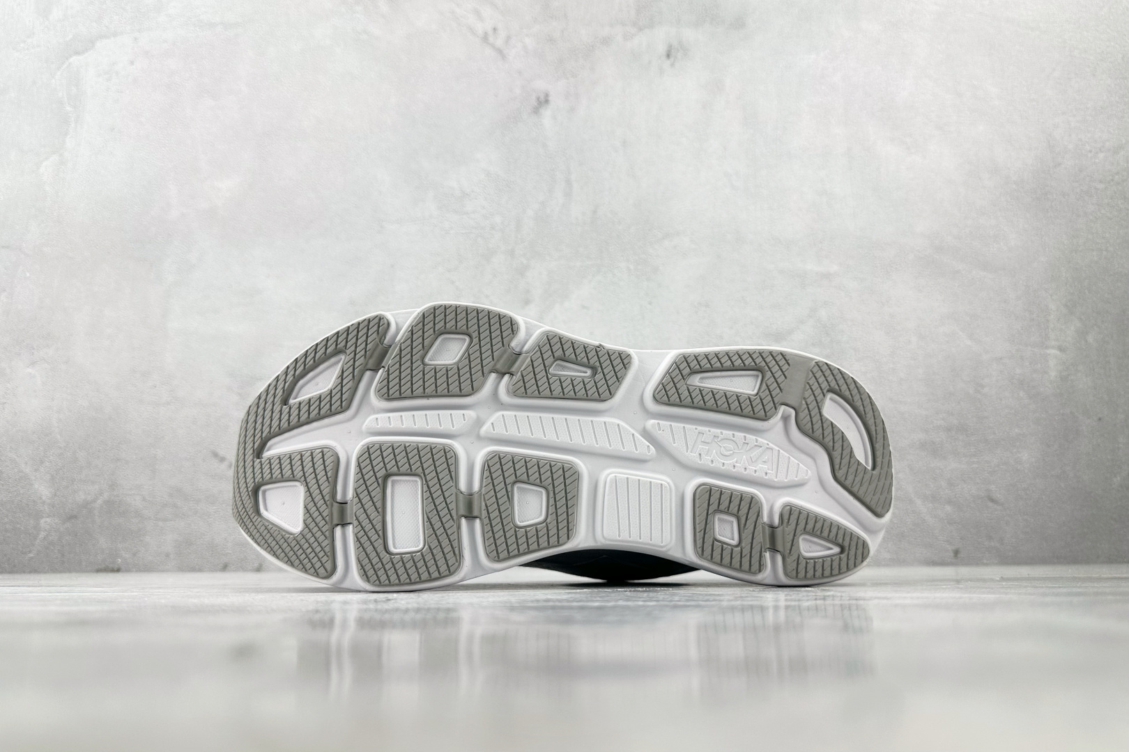 220 HOKA ONE ONE Bondi 9 白银色 1162012-SDSTS