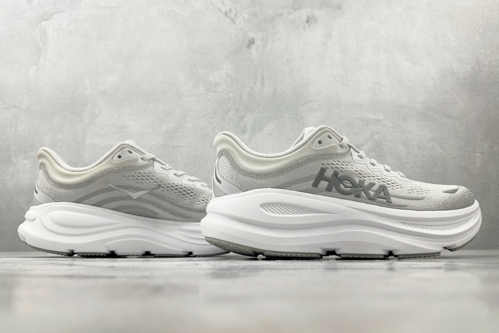 220 HOKA ONE ONE Bondi 9 白银色 1162012-SDSTS