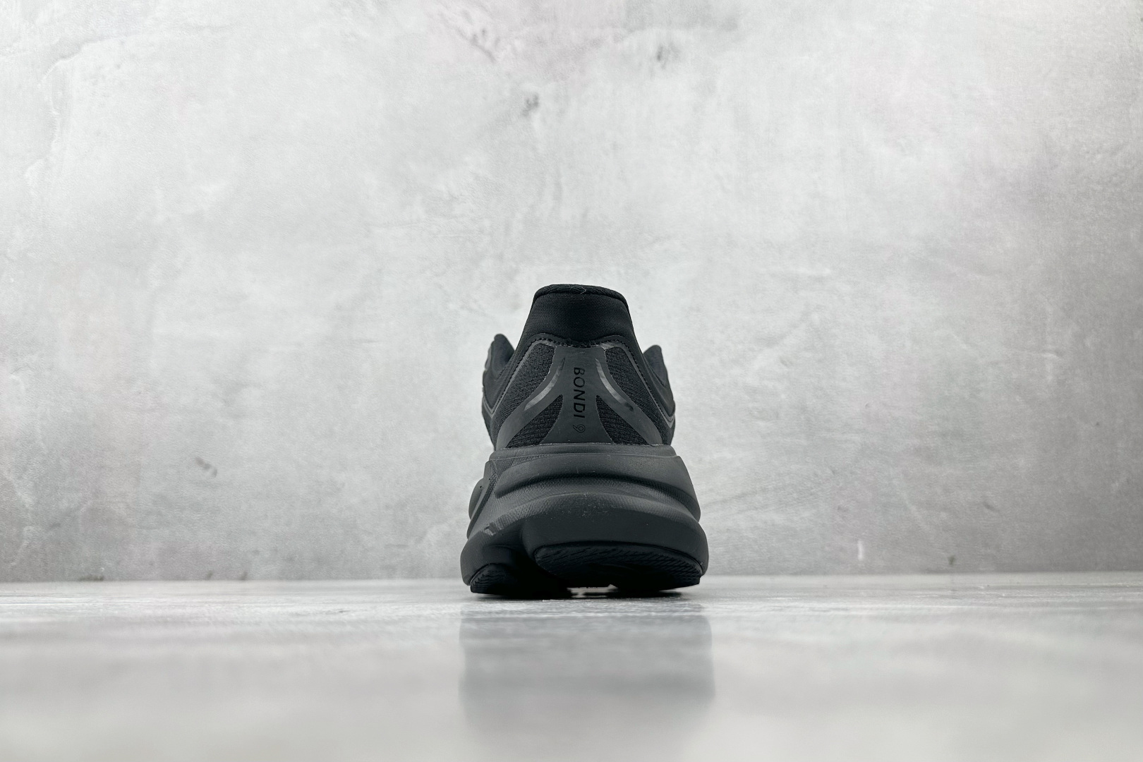 220 HOKA ONE ONE Bondi 9 黑色 1162013-BBLC