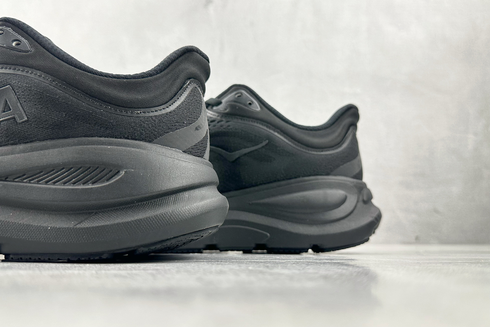 220 HOKA ONE ONE Bondi 9 黑色 1162013-BBLC