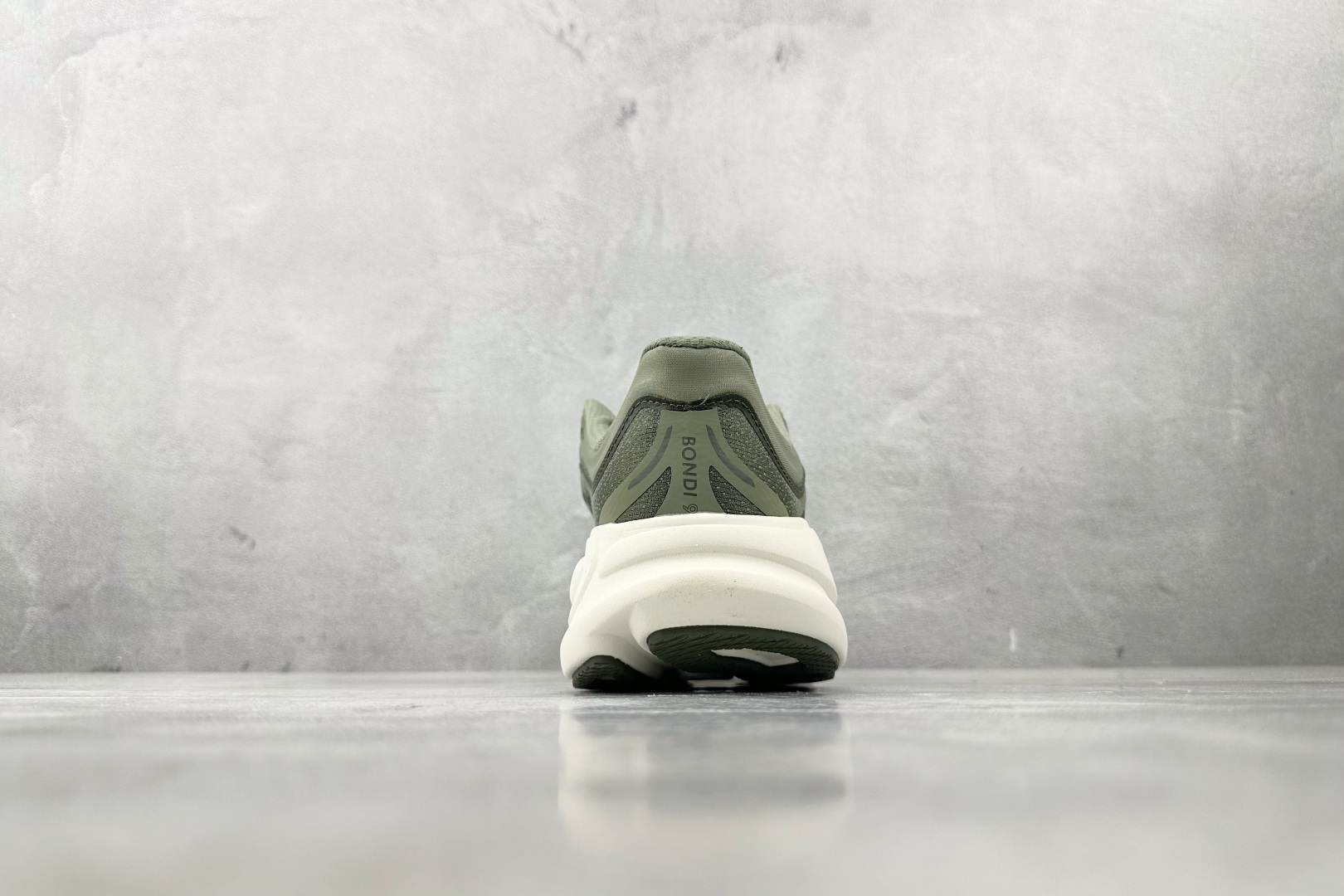 220 HOKA ONE ONE Bondi 9 绿色 1162011-SSSC