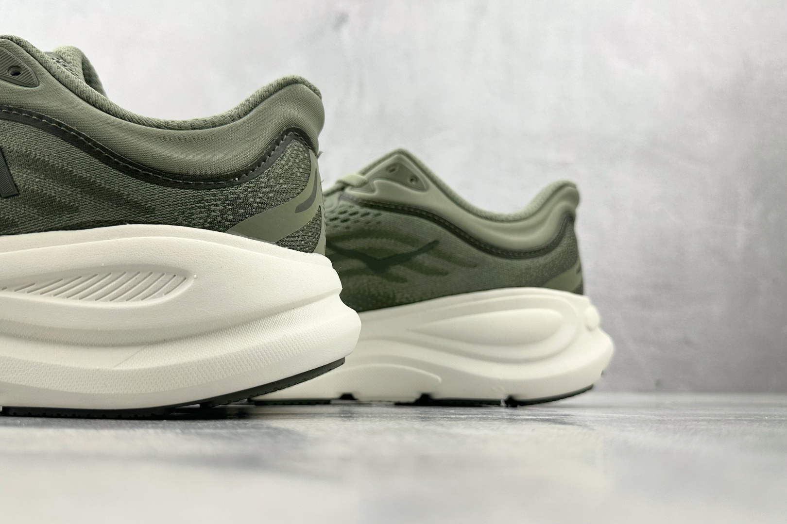 220 HOKA ONE ONE Bondi 9 绿色 1162011-SSSC