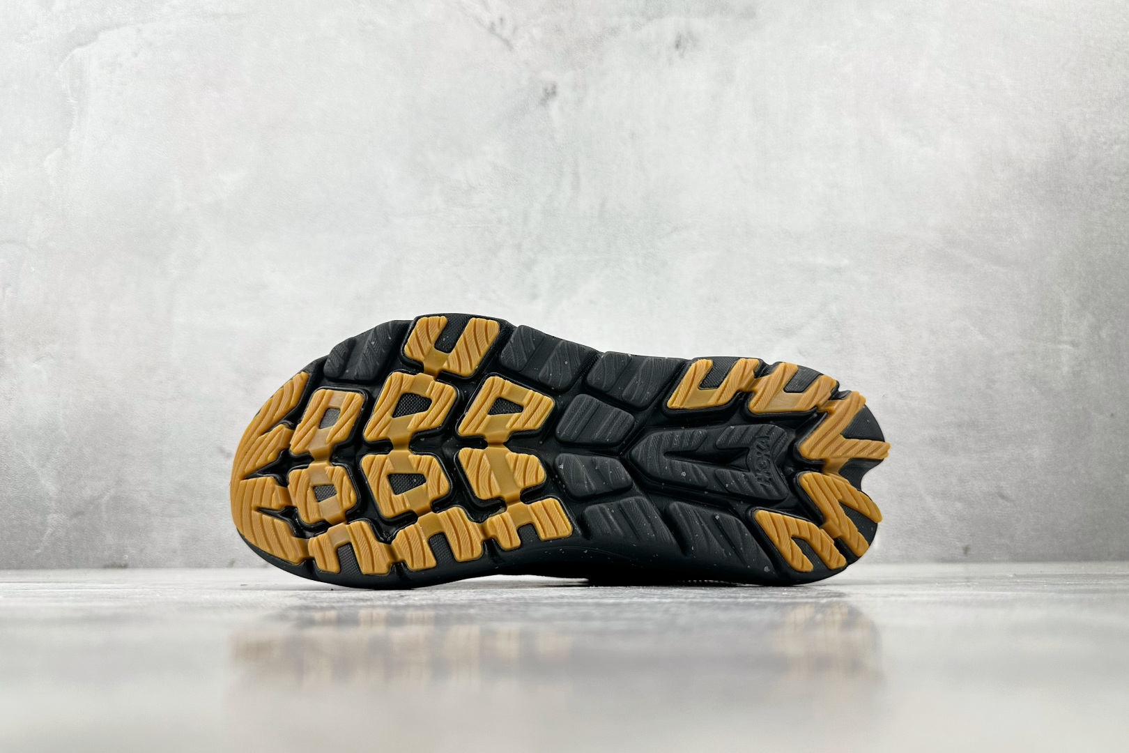 200 HOKA ONE ONE KAWANA 2 黑色 1147930-BBLC