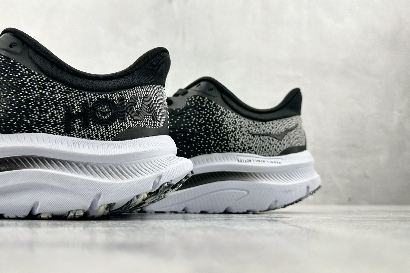 190 HOKA ONE ONE KAWANA 黑白 1123164-BWHT