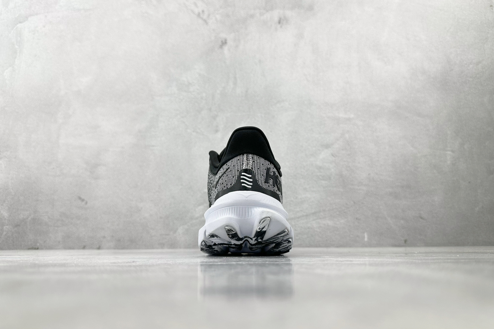 190 HOKA ONE ONE KAWANA 黑白 1123164-BWHT