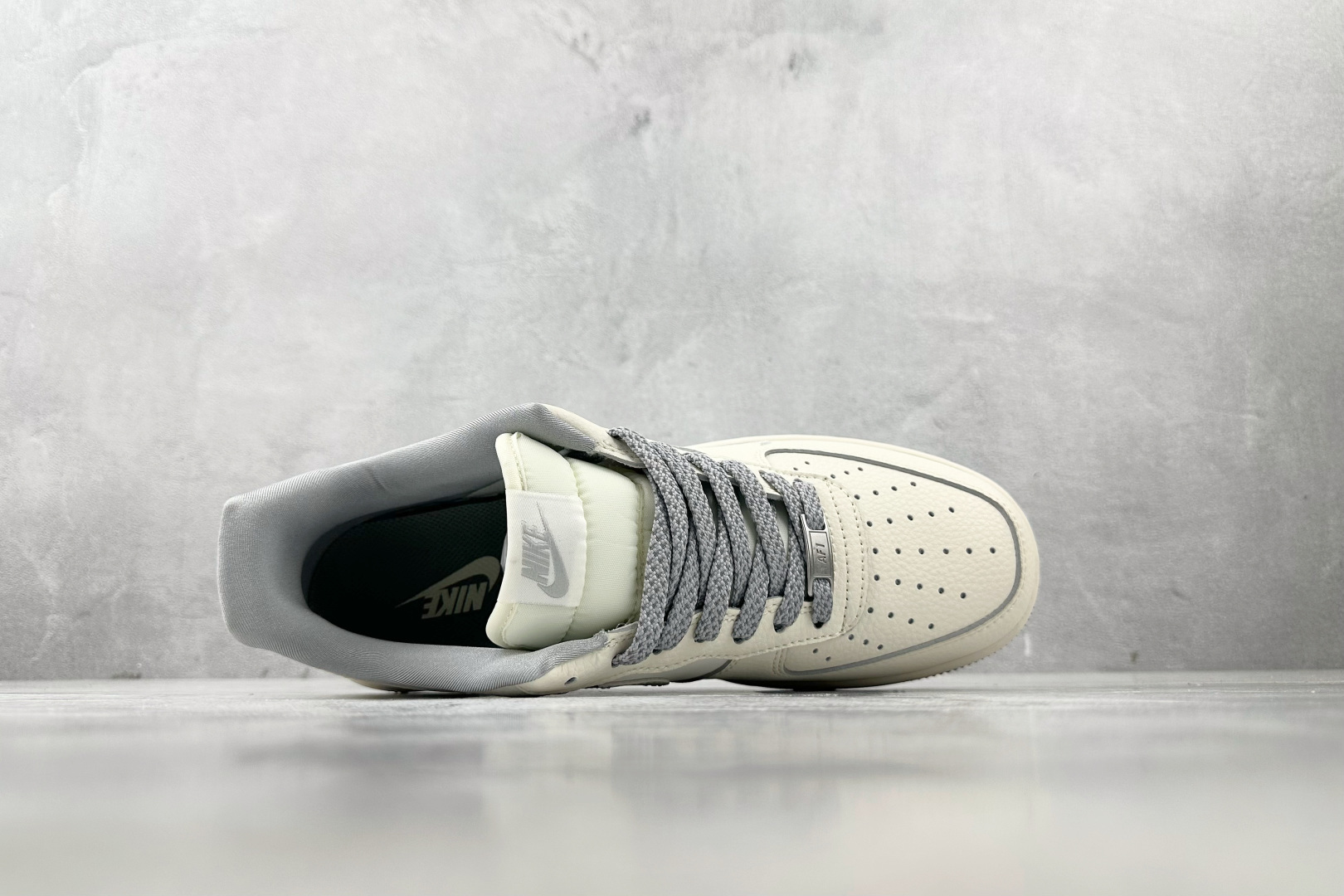 260 Nike Air Force 1'07 Supreme 联名 米白灰 XX3168-195