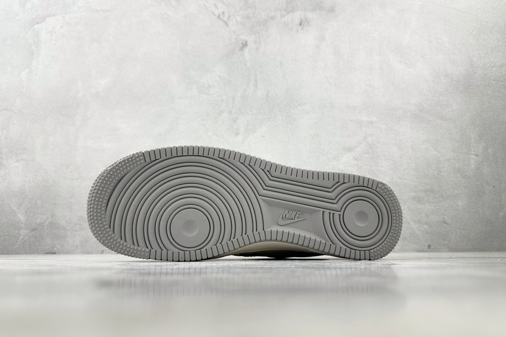 260 Nike Air Force 1'07 Supreme 联名 米白灰 XX3168-195
