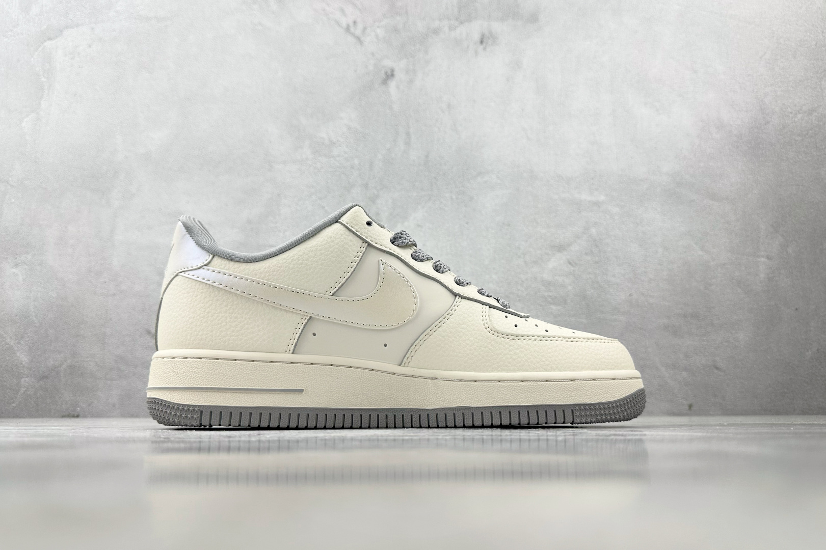 260 Nike Air Force 1'07 Supreme 联名 米白灰 XX3168-195